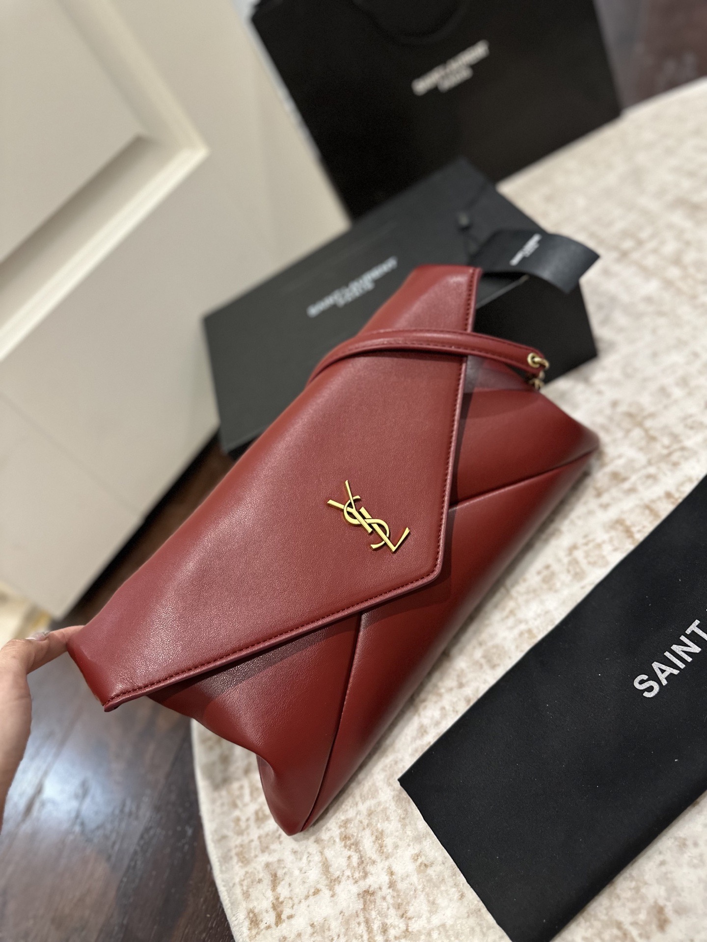 🇫🇷YSL エンベロープバッグ トレンド setter 必携の神器✨ ヨークスローランのアイコンモデルが炸裂登場！