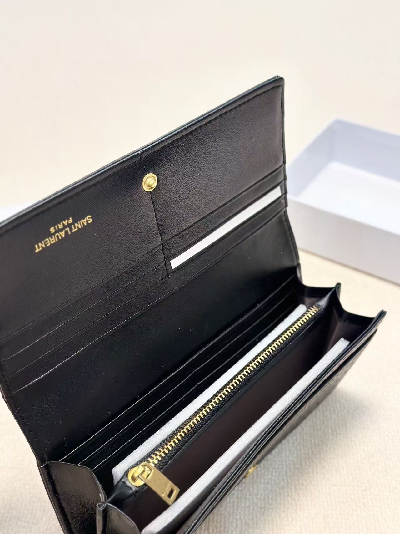 ✨YSL 聖羅蘭🆕新款財布登場！✨
