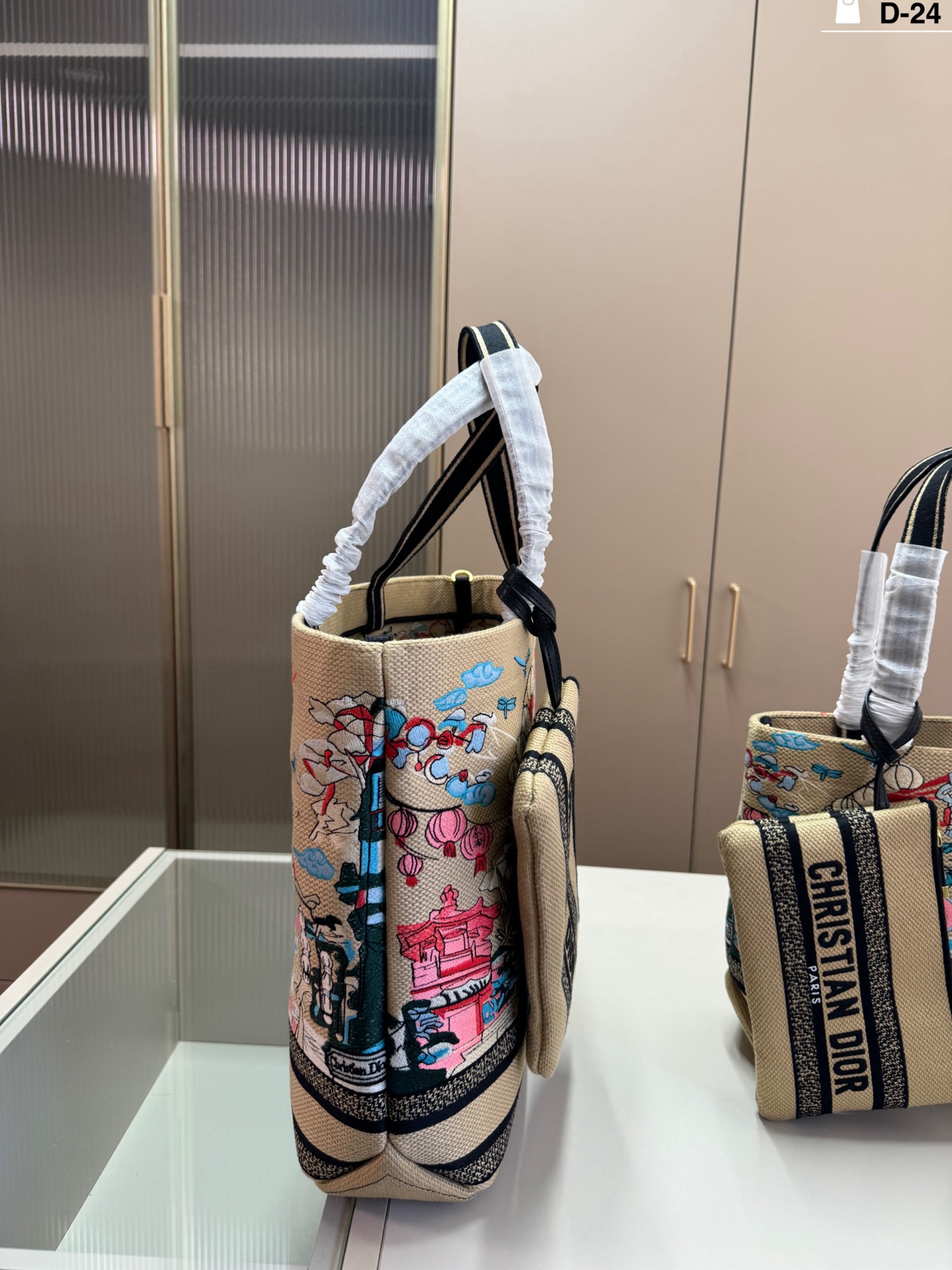 DIOR 刺繍バスケットバッグ、気質 UP 必携の逸品で即完売警戒！🔥