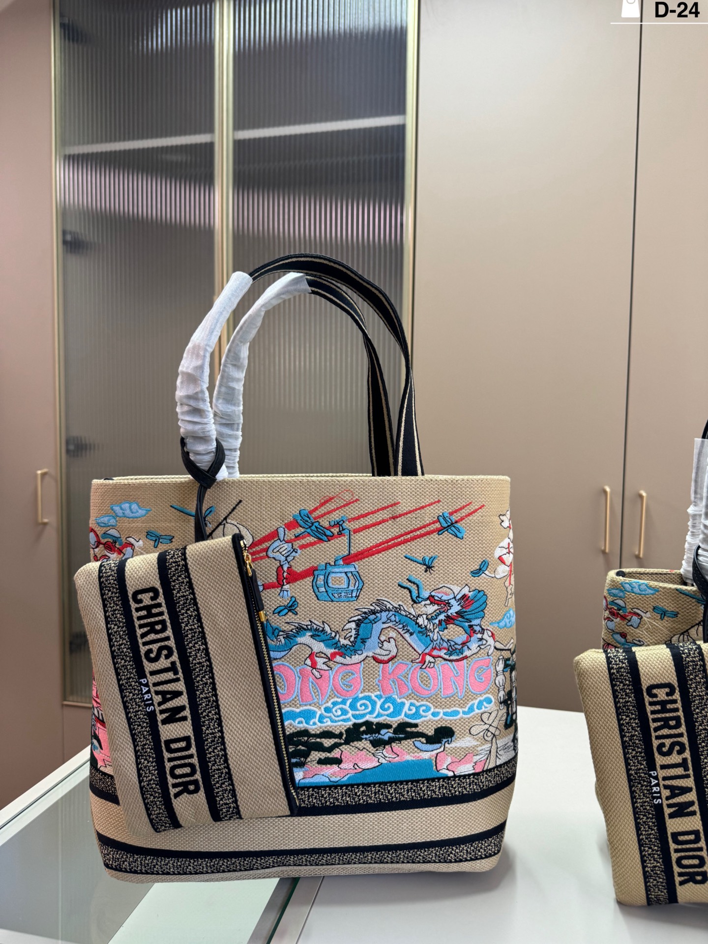 DIOR 刺繍バスケットバッグ、気質 UP 必携の逸品で即完売警戒！🔥