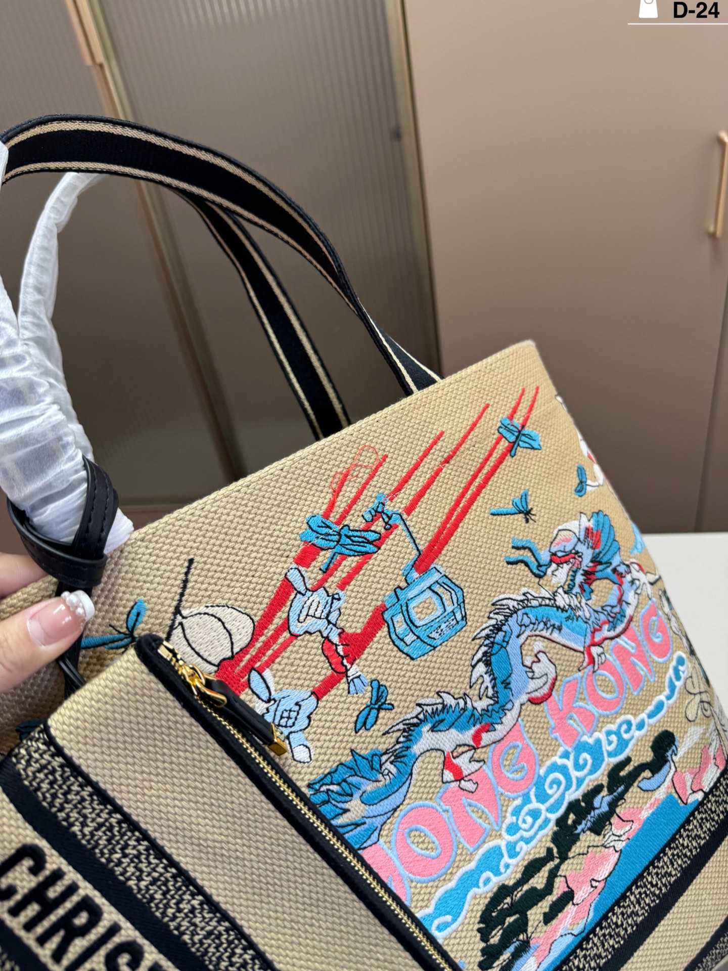 DIOR 刺繍バスケットバッグ、気質 UP 必携の逸品で即完売警戒！🔥