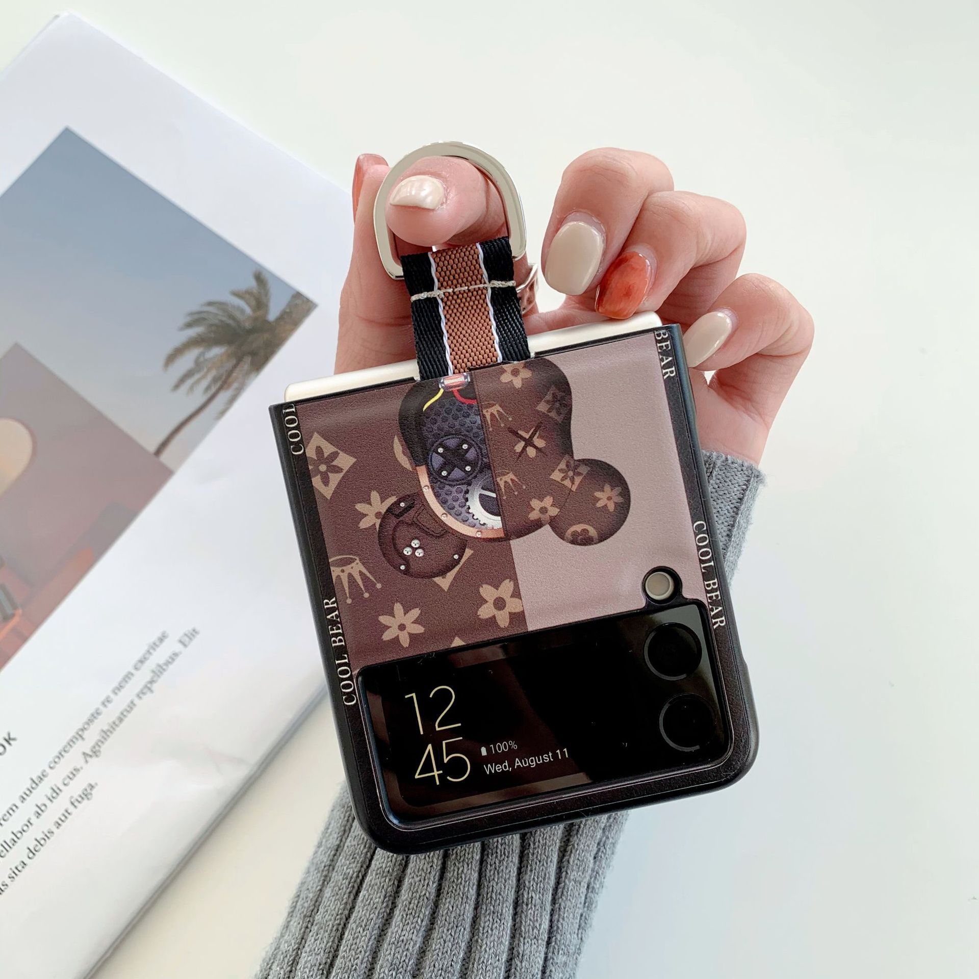 สำหรับ Samsung Galaxy Z Flip5/4/3 หมีที่มีความรุนแรงที่มีผู้ถือแหวนนิ้วมือโทรศัพท์มือถือกรณีป้องกัน