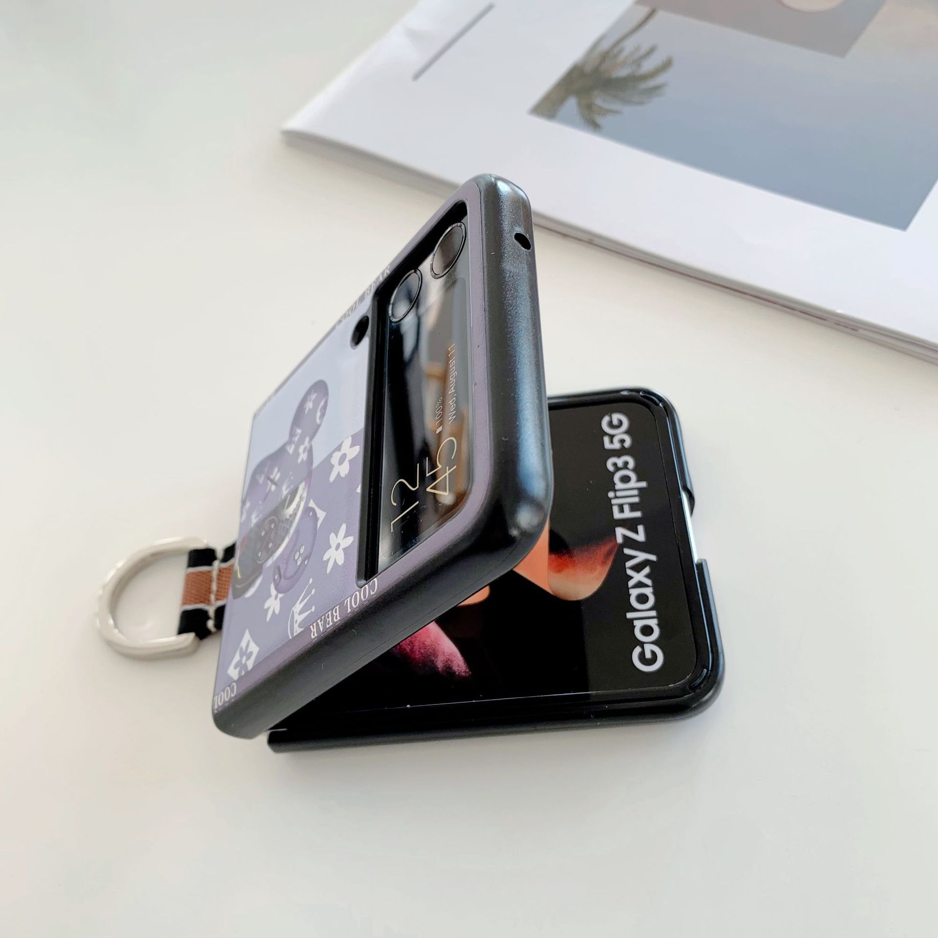 สำหรับ Samsung Galaxy Z Flip5/4/3 หมีที่มีความรุนแรงที่มีผู้ถือแหวนนิ้วมือโทรศัพท์มือถือกรณีป้องกัน