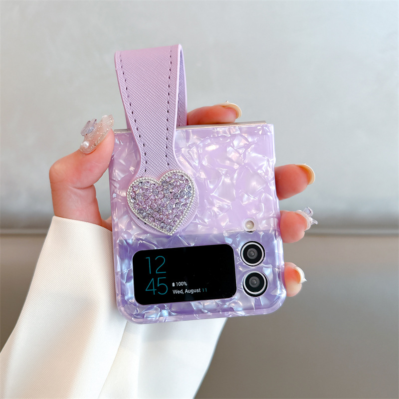 สำหรับ Samsung Galaxy Z Flip5/4/3 หัวใจรักผีเสื้อเจาะสายรัดข้อมือเชลล์เม็ดโทรศัพท์กรณีป้องกัน
