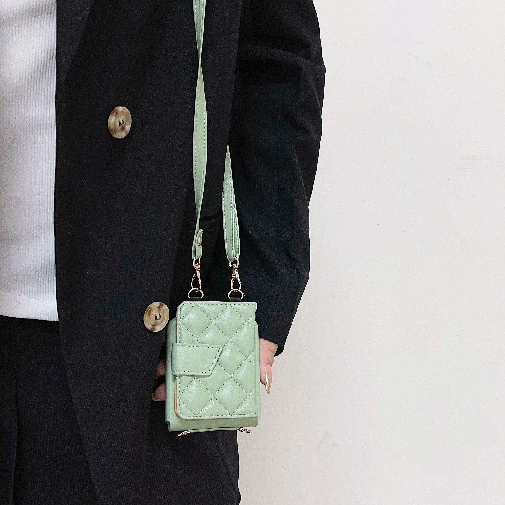 สำหรับ Samsung Z Flip5/4/3 ขนาดเล็ก Xiangfeng Lingge แฟชั่นกระเป๋าสะพายข้างพับได้กรณีป้องกันโทรศัพท์