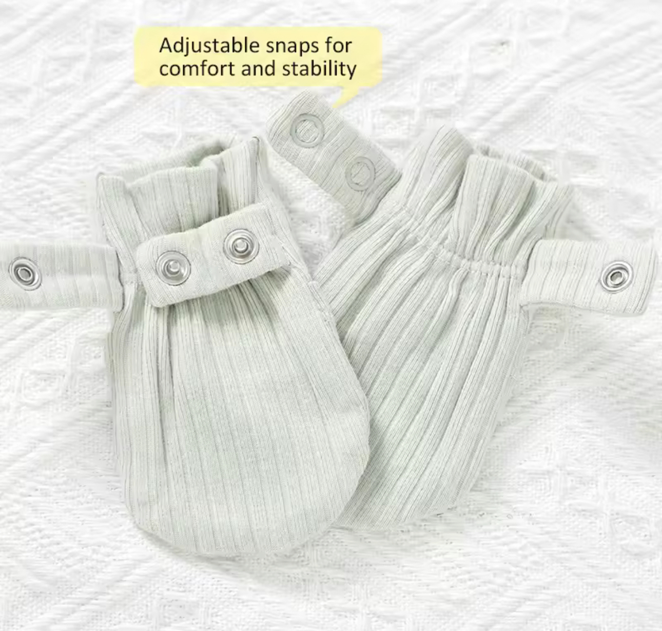 Ribbed Baby Mittens in Dusty Pink (Button)