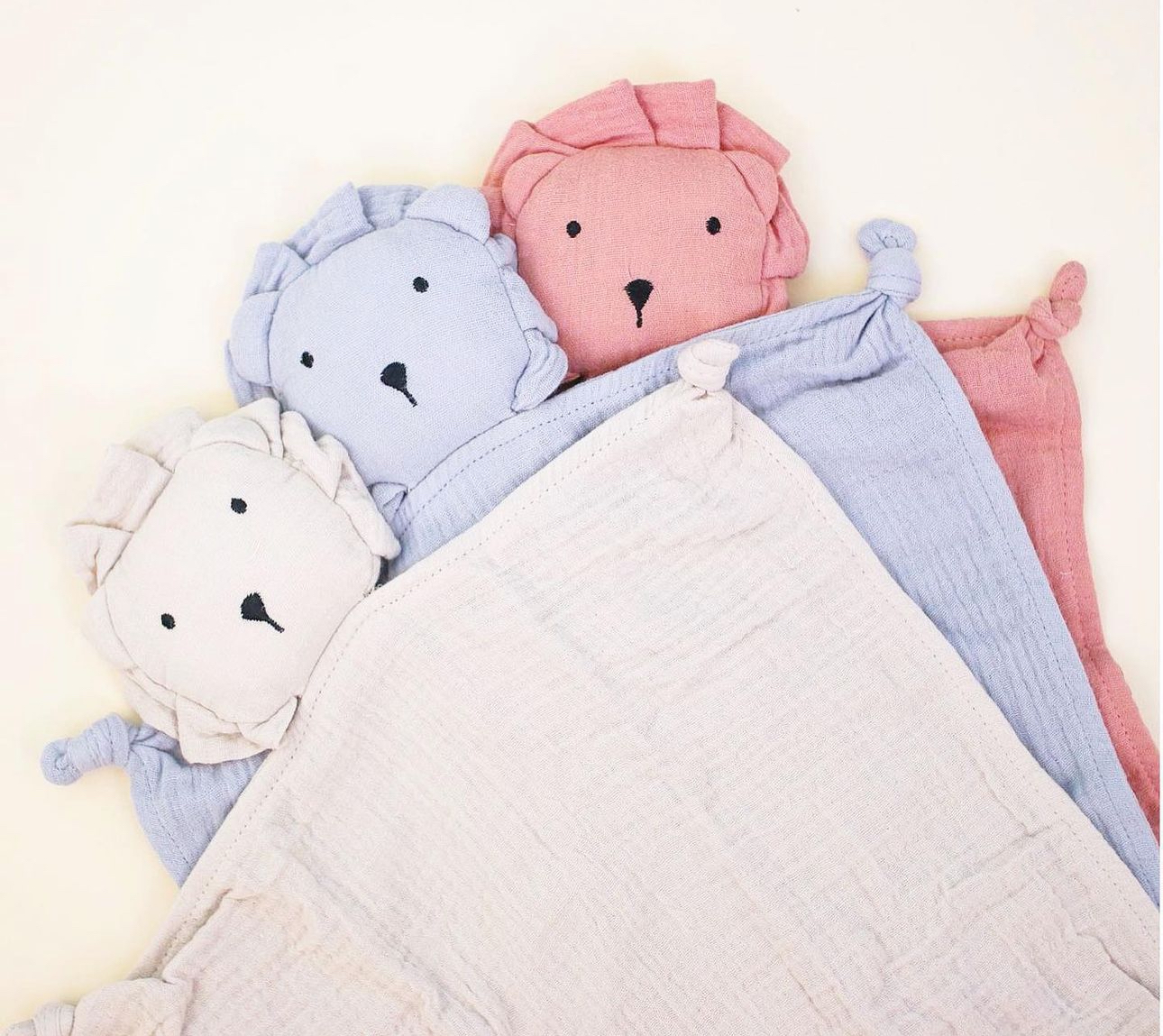 Snuggly Leo Comforter in Gentle Grey