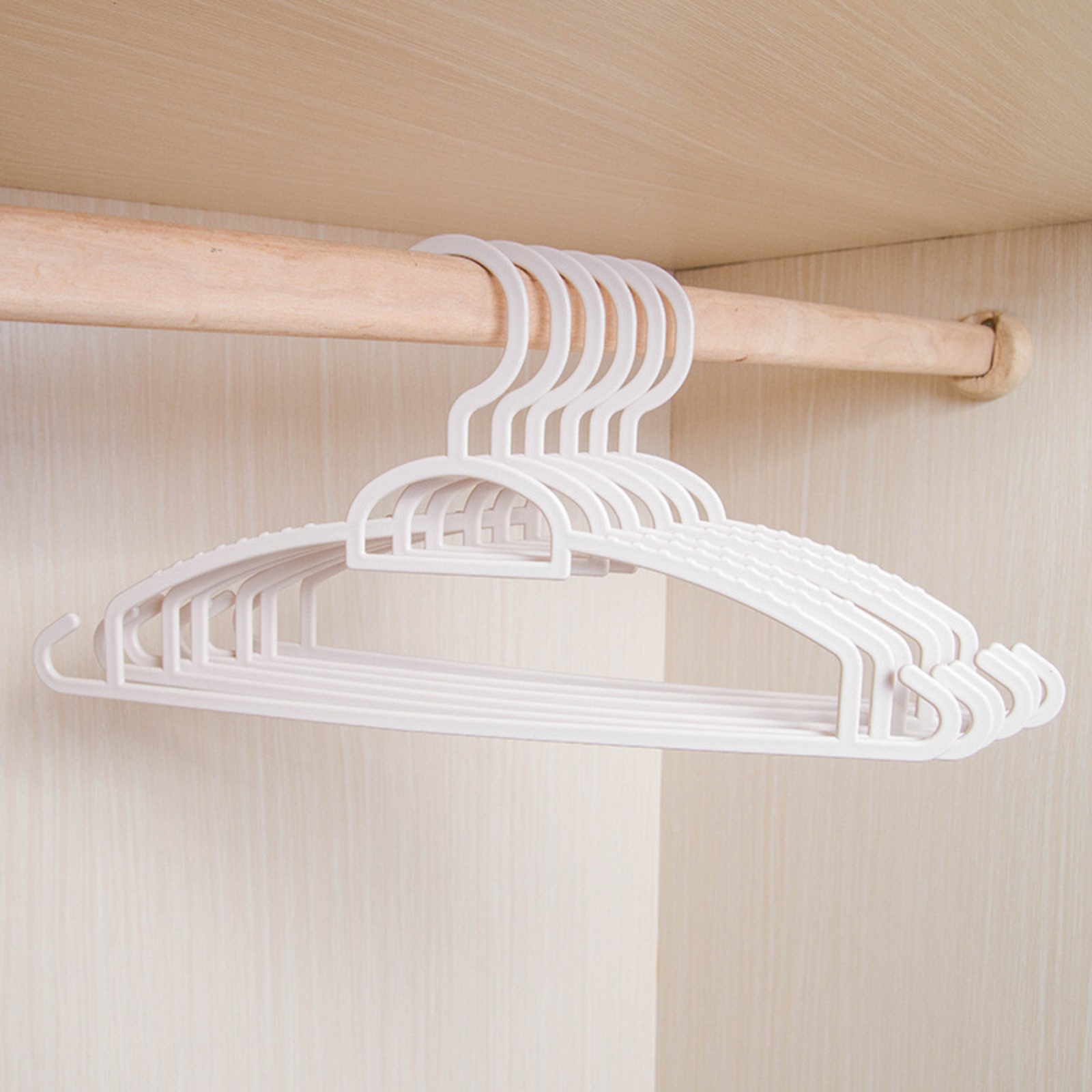 KJB Magnolia Plastic Clothes Hangers 38.5cm 6-pc Pack