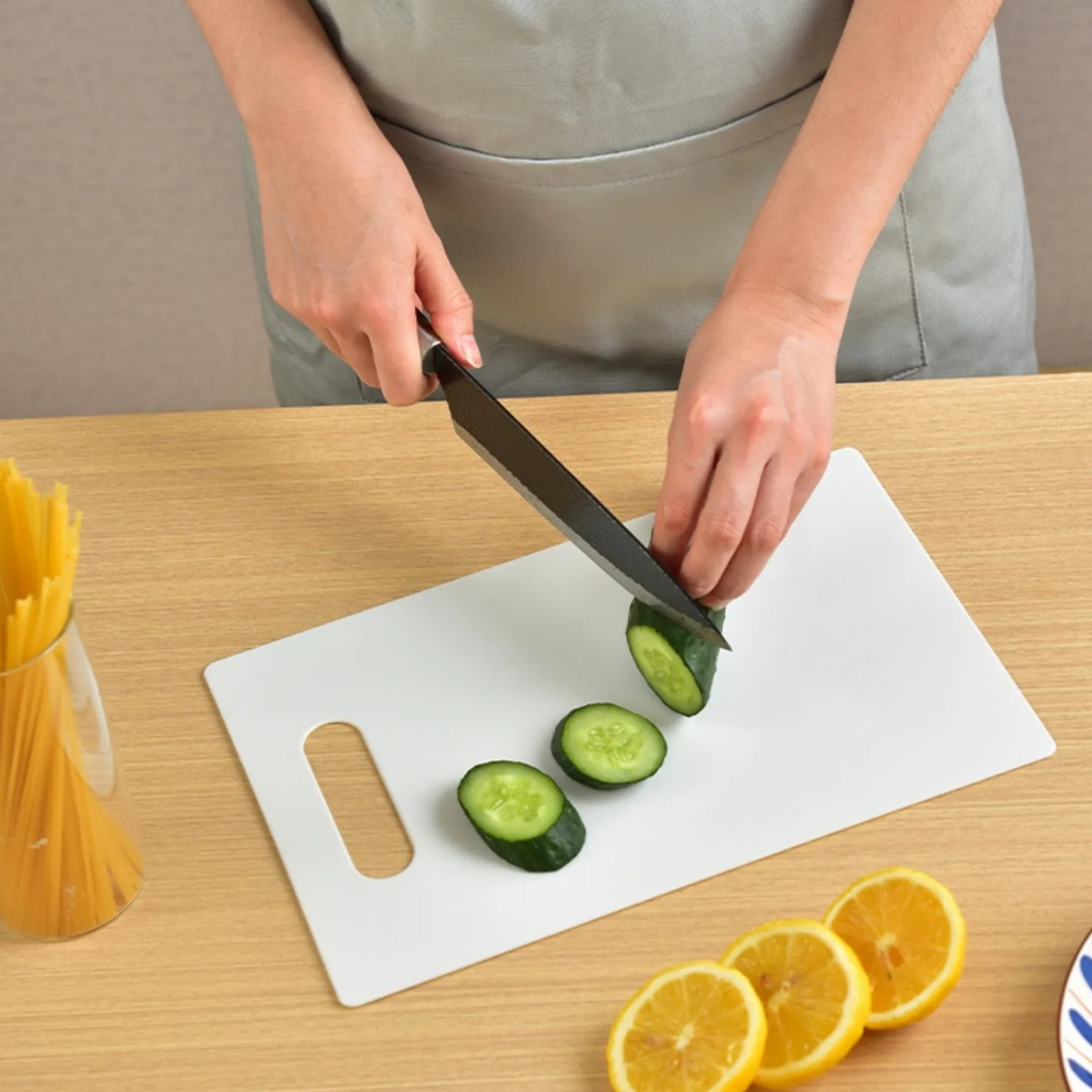 KJB Plastic Chopping Board - 2 Sizes 30 x 20 cm / 35 x 25 cm