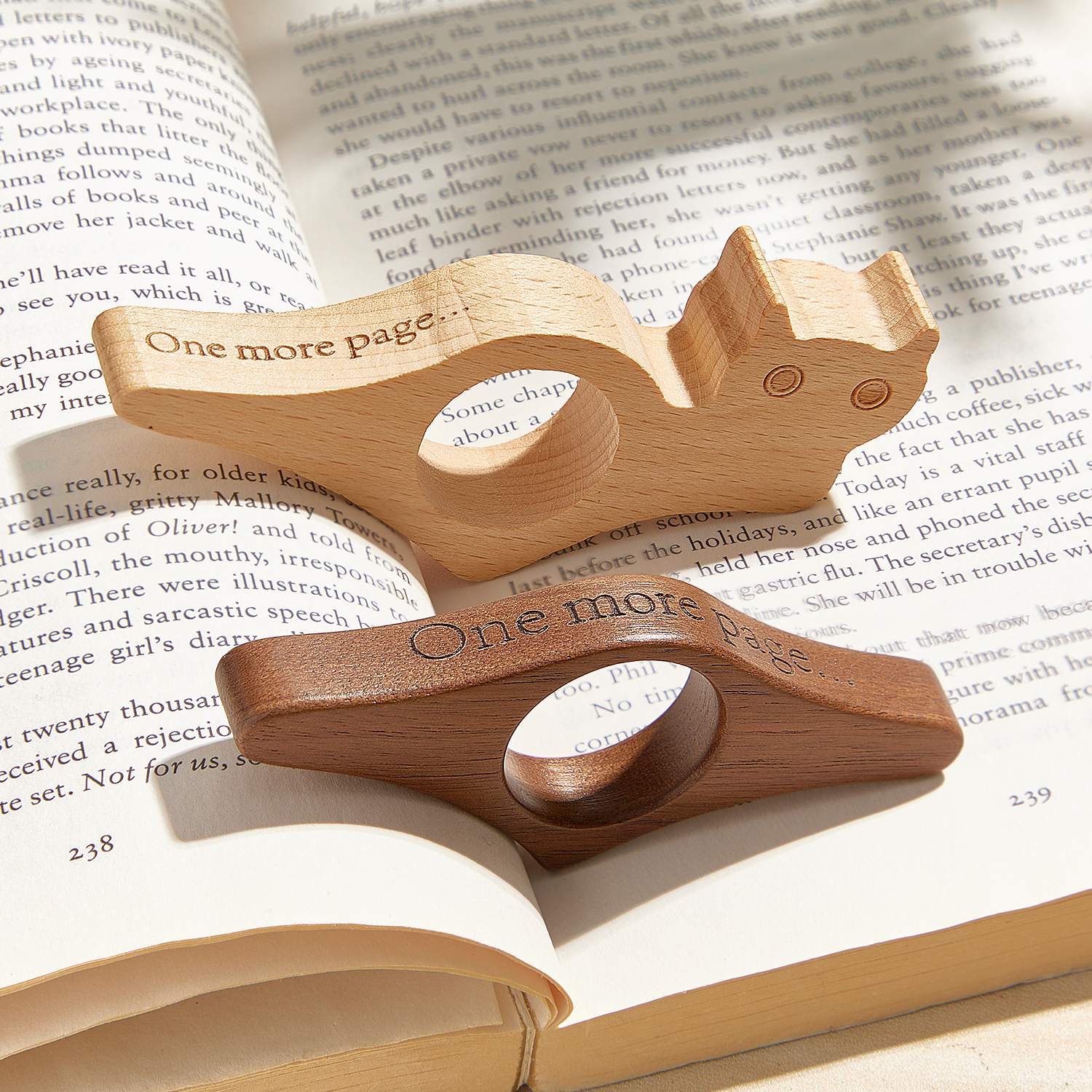 Custom Engraved Thumb Book Page Holder Personalized Wooden Reading Accessory Gift for Book Lovers - soufeelmy