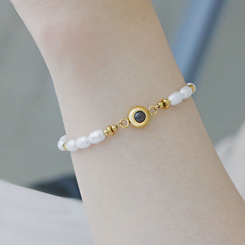 Personalized Photo Projection Circle Vintage Luxury Bracelet 18k Gold Plated Stainless Steel Pearl Bracelet Pearl Bracelet Gift for Her - soufeelmy
