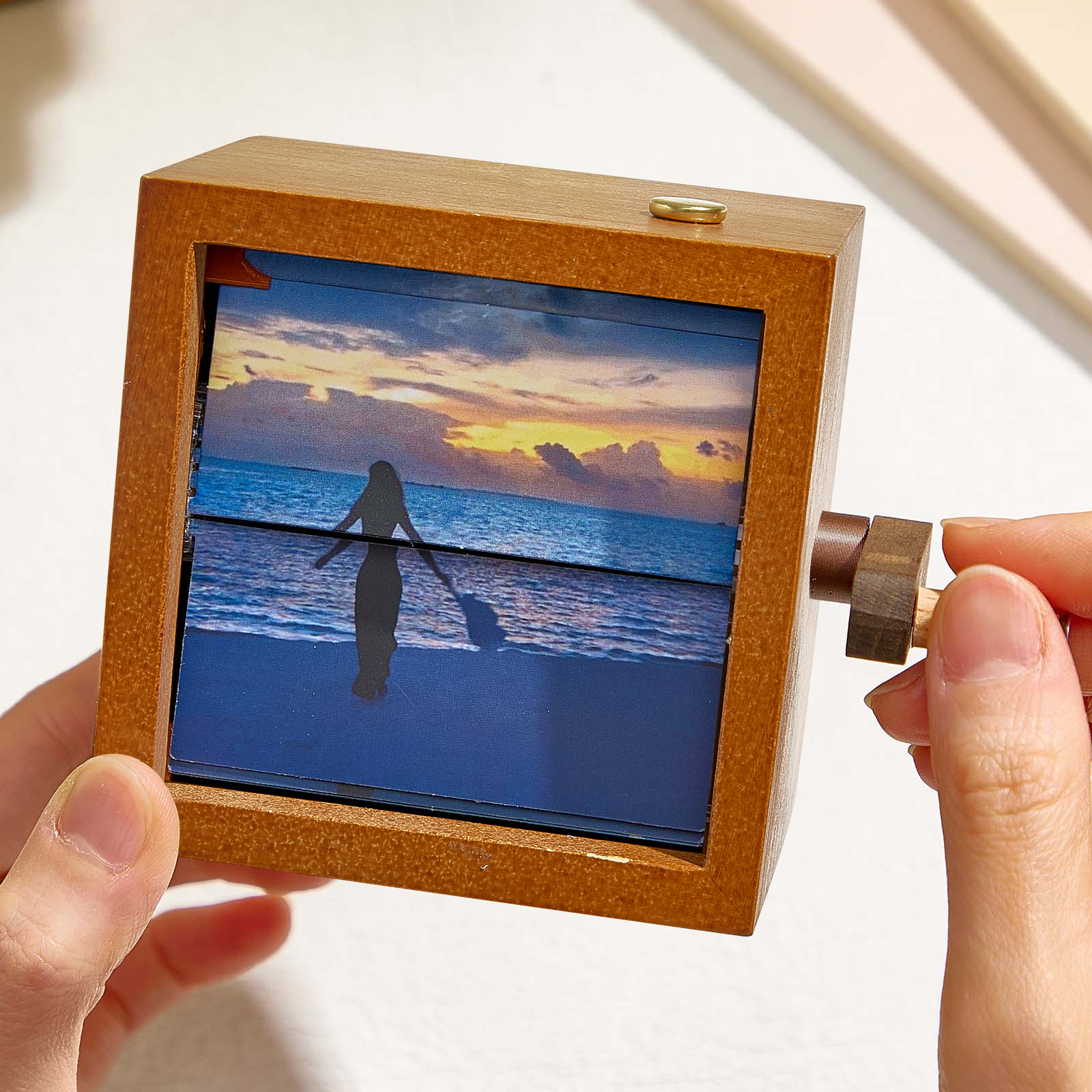 Custom Photo Flipbook Frame Animation Machine Mechanical Hand-cranked Photo Album with Light Photo Cube Frame Creative Gift for Her Custom Hand-cranked Movie Machine Flip Book