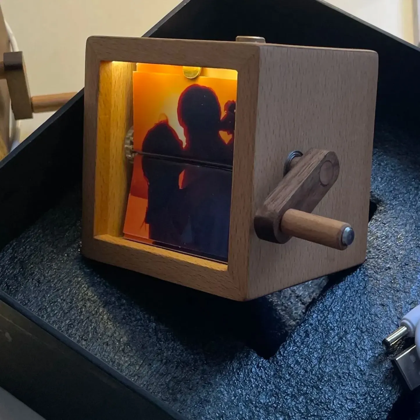 Benutzerdefinierter Flipbook-Rahmen, Animationsmaschine, mechanisches Fotoalbum mit Handkurbel und leichtem Baby-Fotowürfelrahmen aus schwarzem Walnussholz, kreatives Geschenk