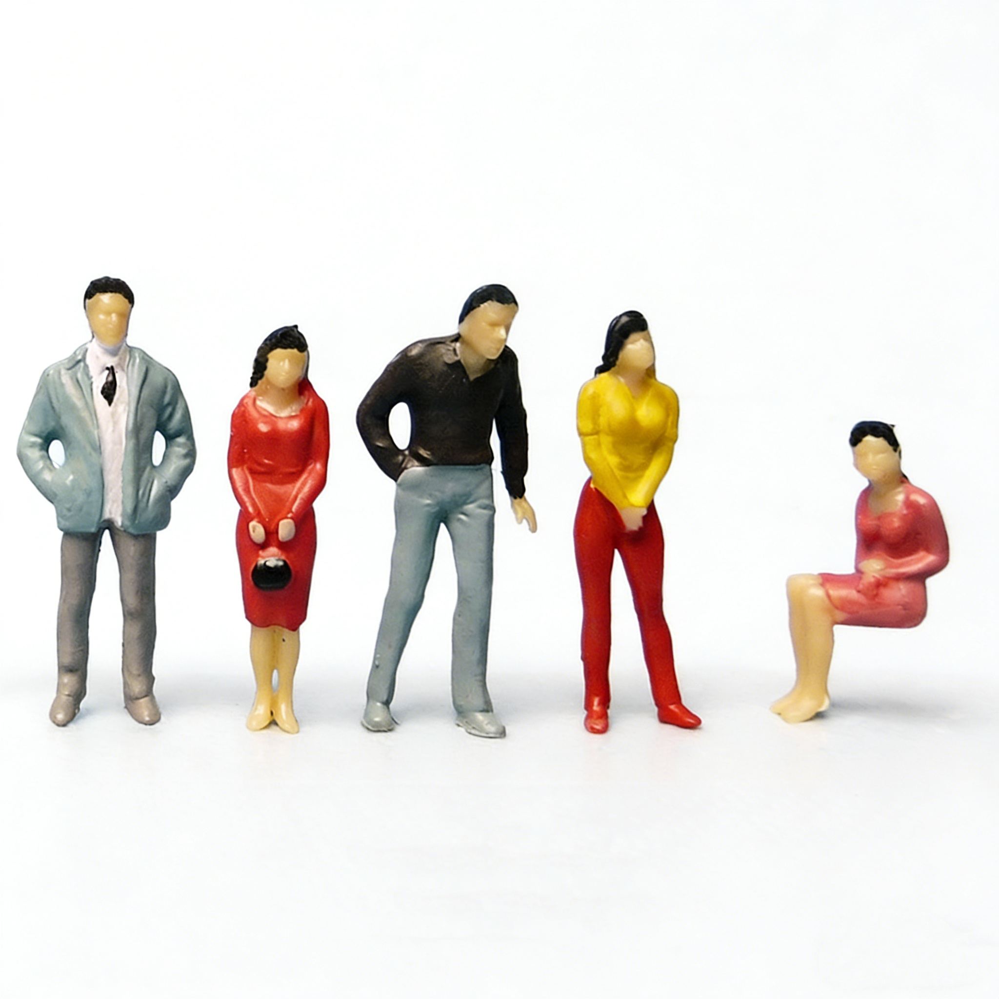 Mixed Standing and Sitting Figures (Pack of 5, no tables/chairs)
