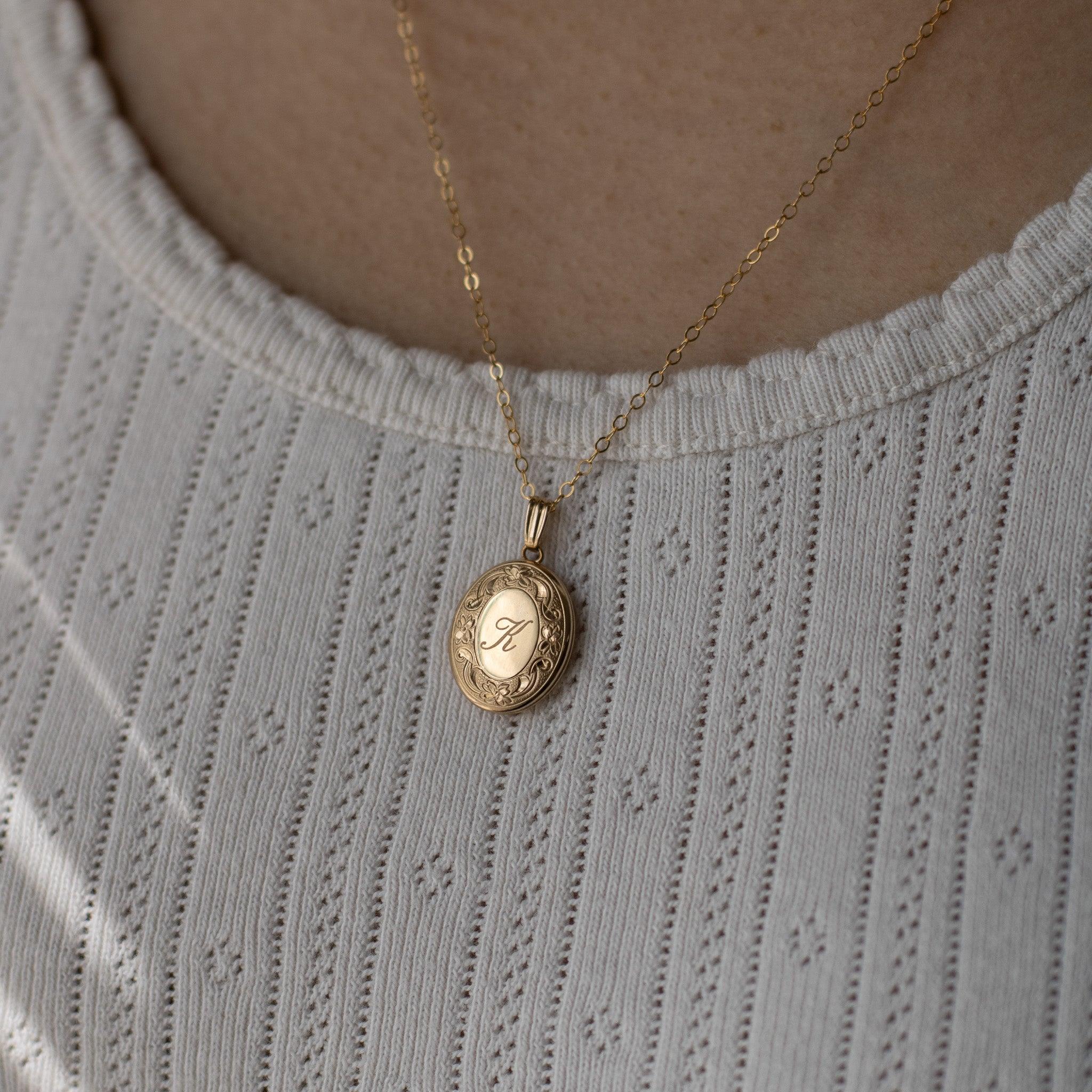 Personalized Initial Photo Locket Necklace Custom Engraved Letter Oval Picture Locket Vintage Keepsake Memorial Jewelry Gift for Women - soufeelau