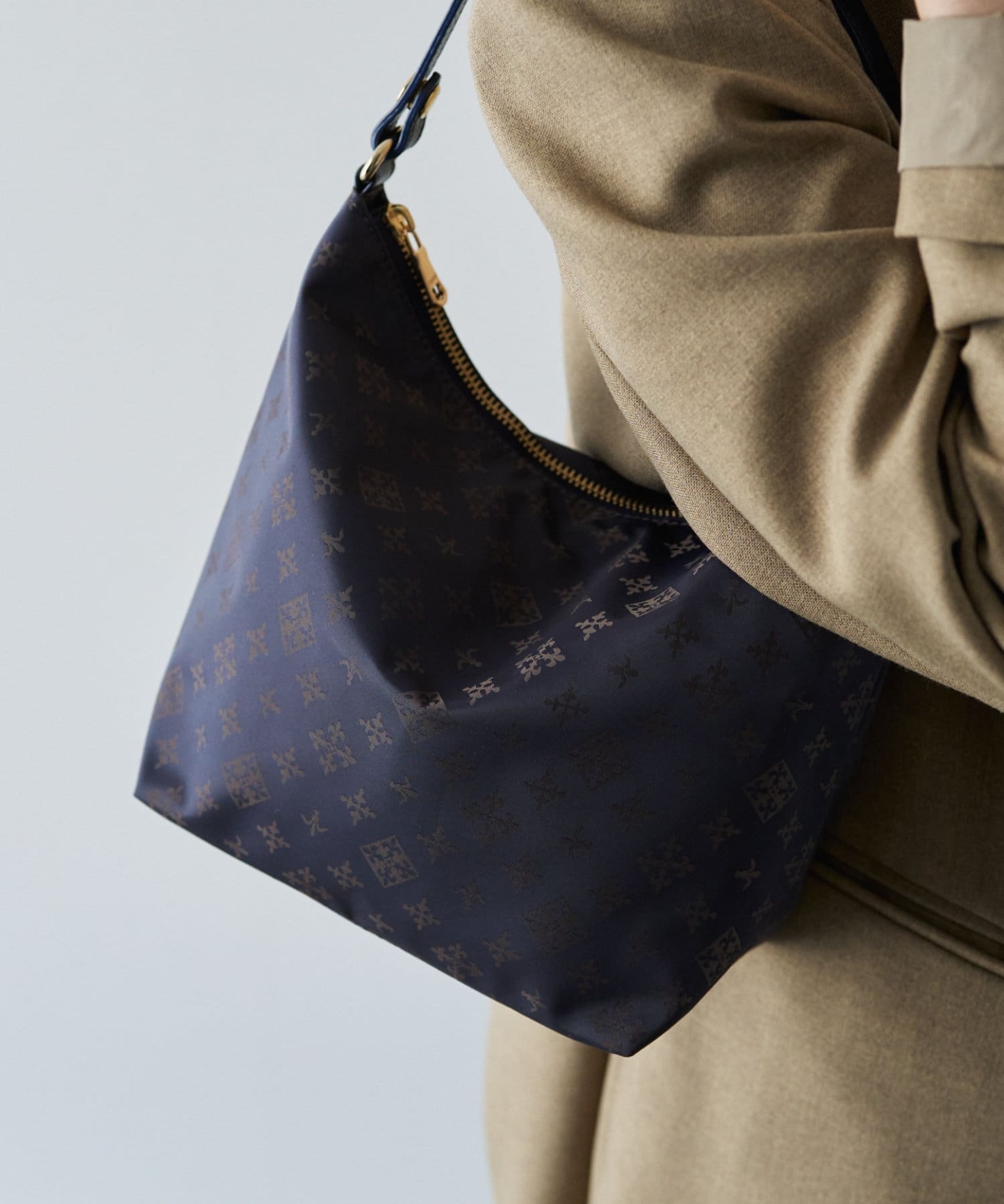 *4-6 WEEKS* (1243)Russet Simple Shoulder Bag (Nylon Jacquard)