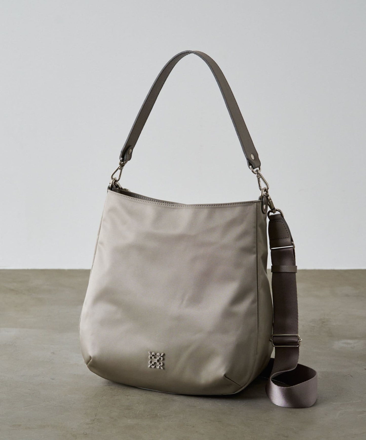 *4-6 WEEKS* (1468)Russet Clouds nylon large shoulder bag