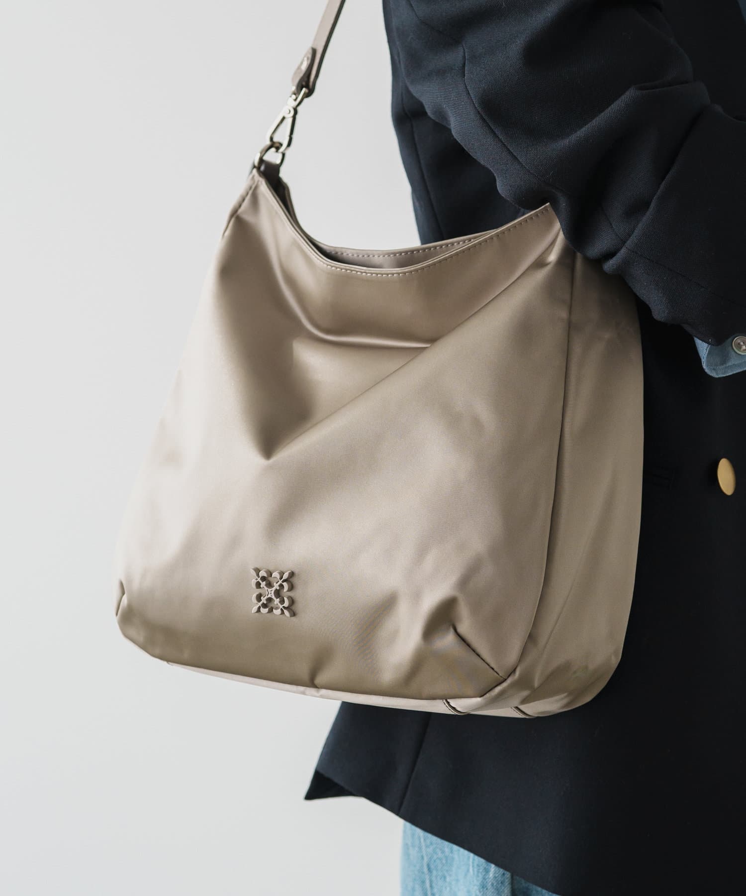 *4-6 WEEKS* (1468)Russet Clouds nylon large shoulder bag