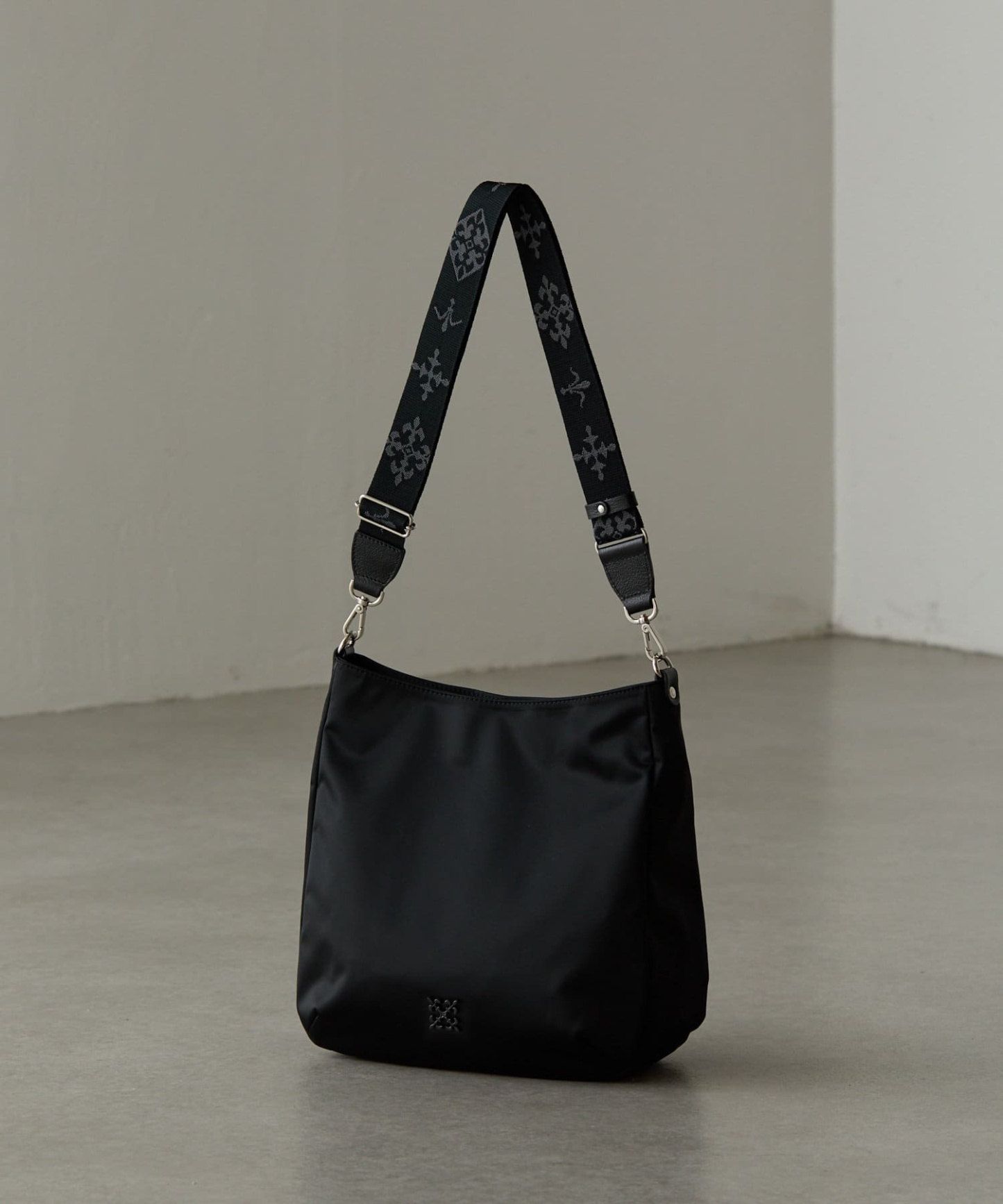 *4-6 WEEKS* (1468)Russet Clouds nylon large shoulder bag