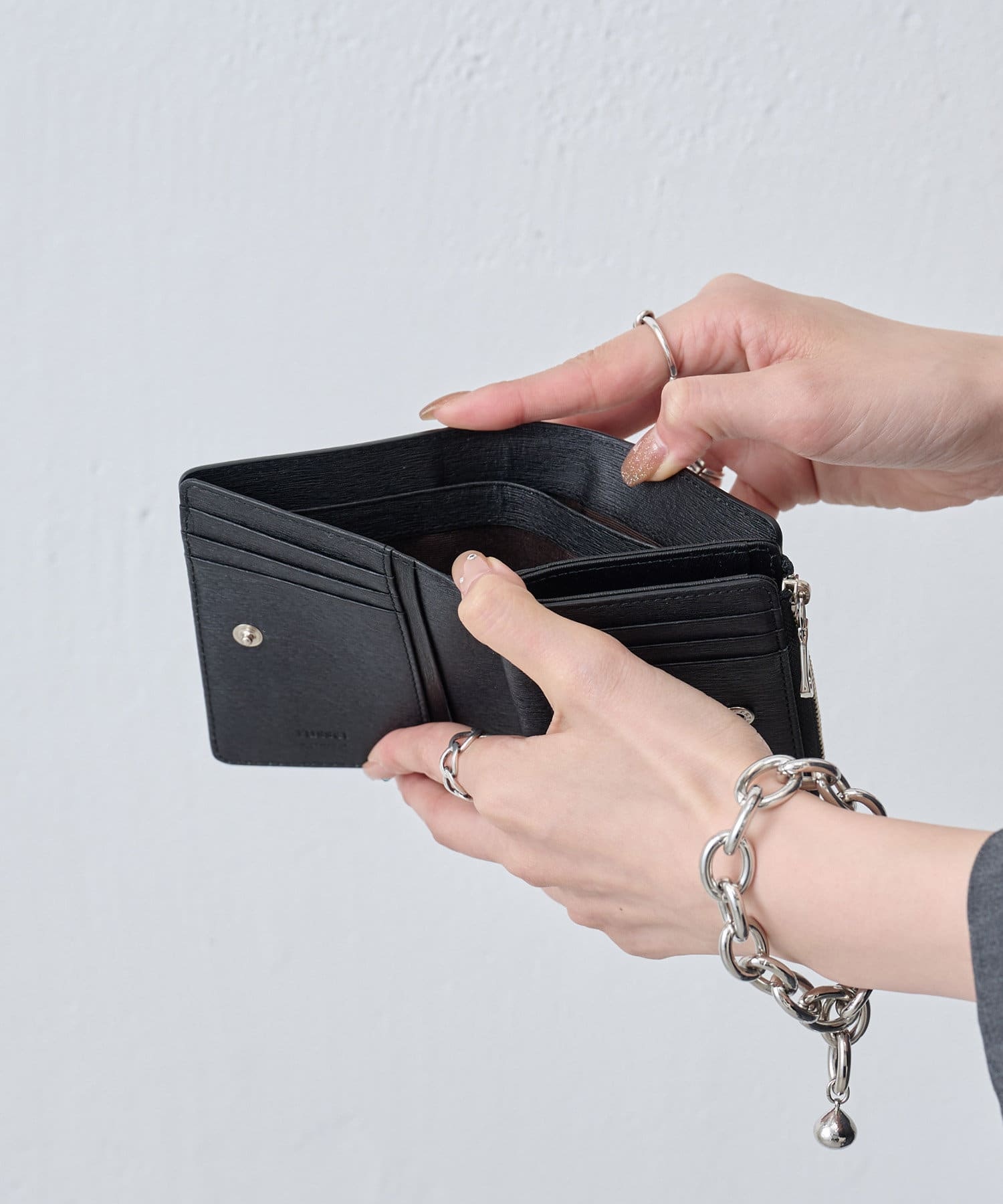 *4 - 6 weeks* (419) Russet [Water grain leather] Monogram plate half wallet