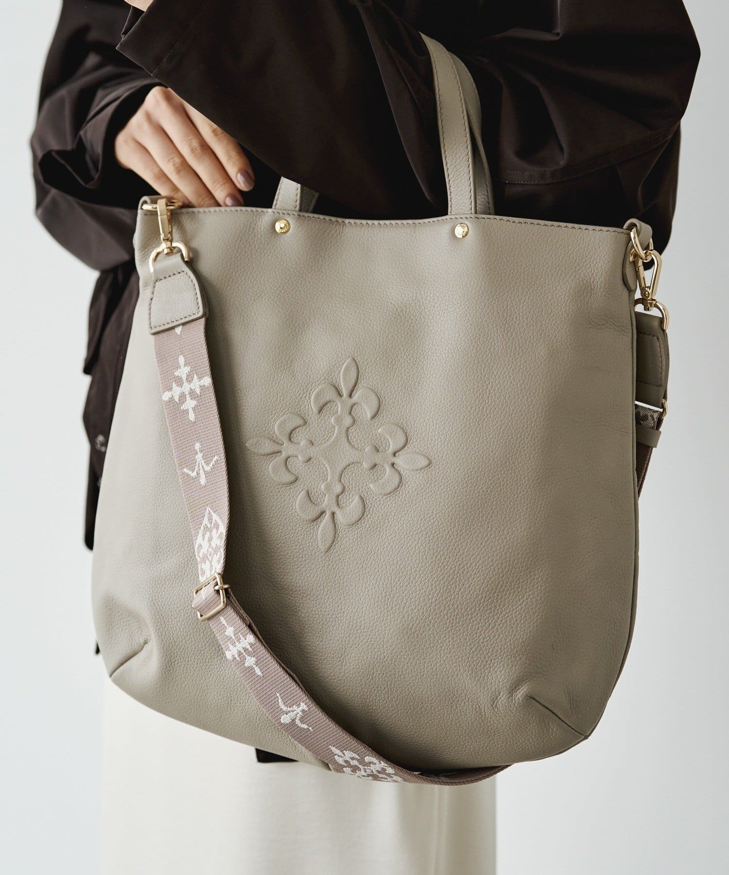 *4 - 6 Weeks*(62739) Leather 2-way Tote Bag (Embossed Monogram)