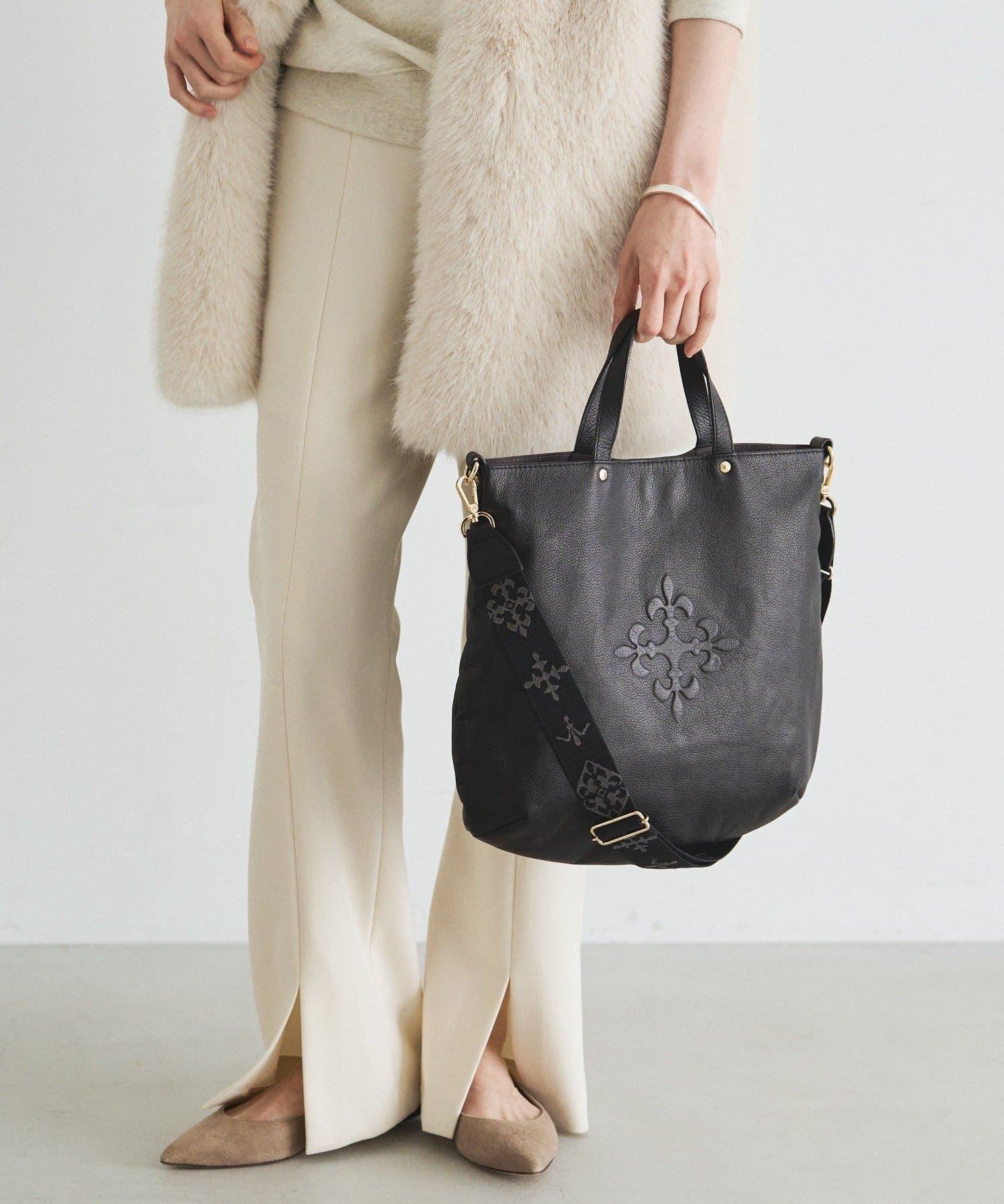 *4 - 6 Weeks*(62739) Leather 2-way Tote Bag (Embossed Monogram)