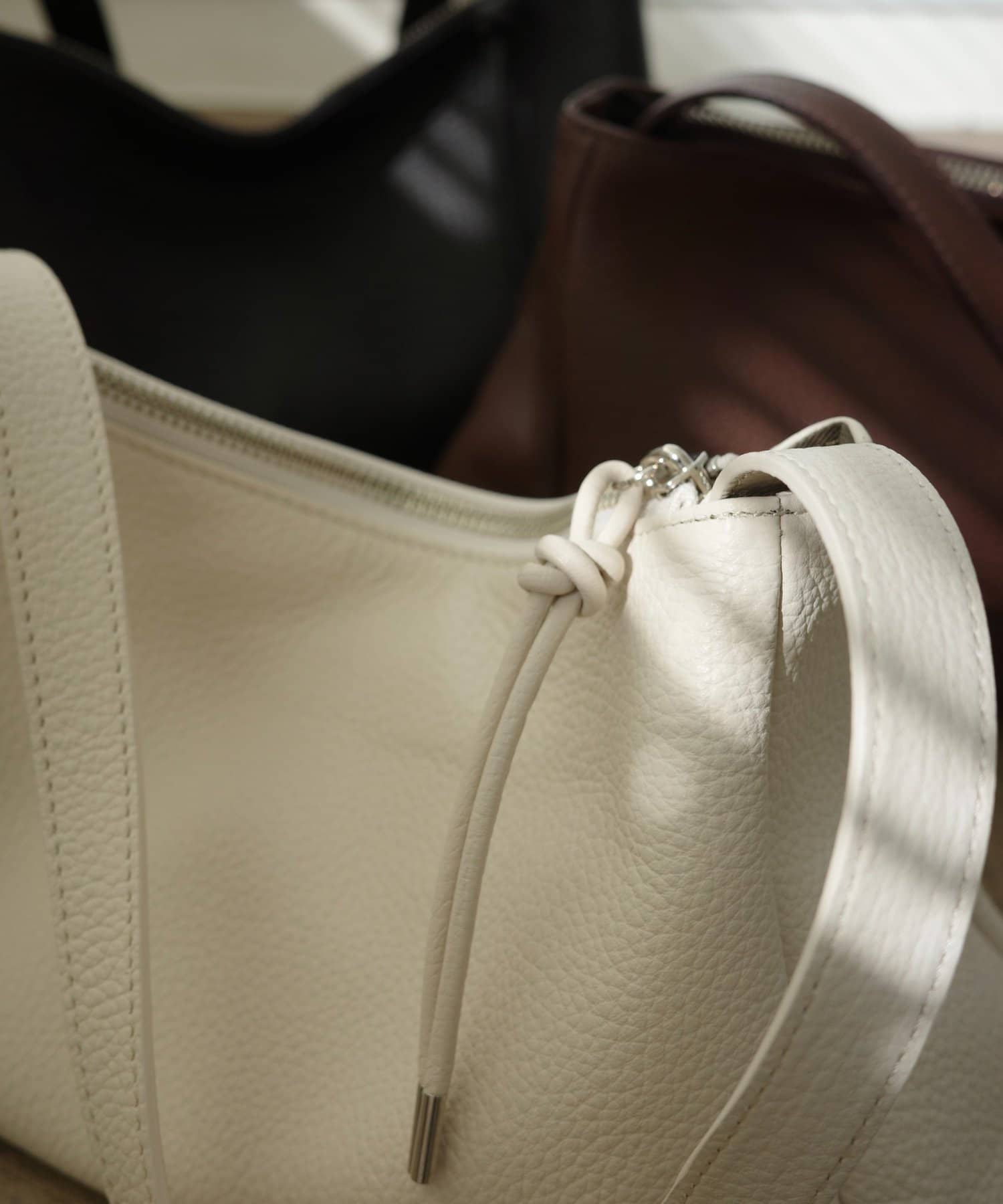 *4-6 Weeks* (4914) Leather 2-Way Shoulder Bag