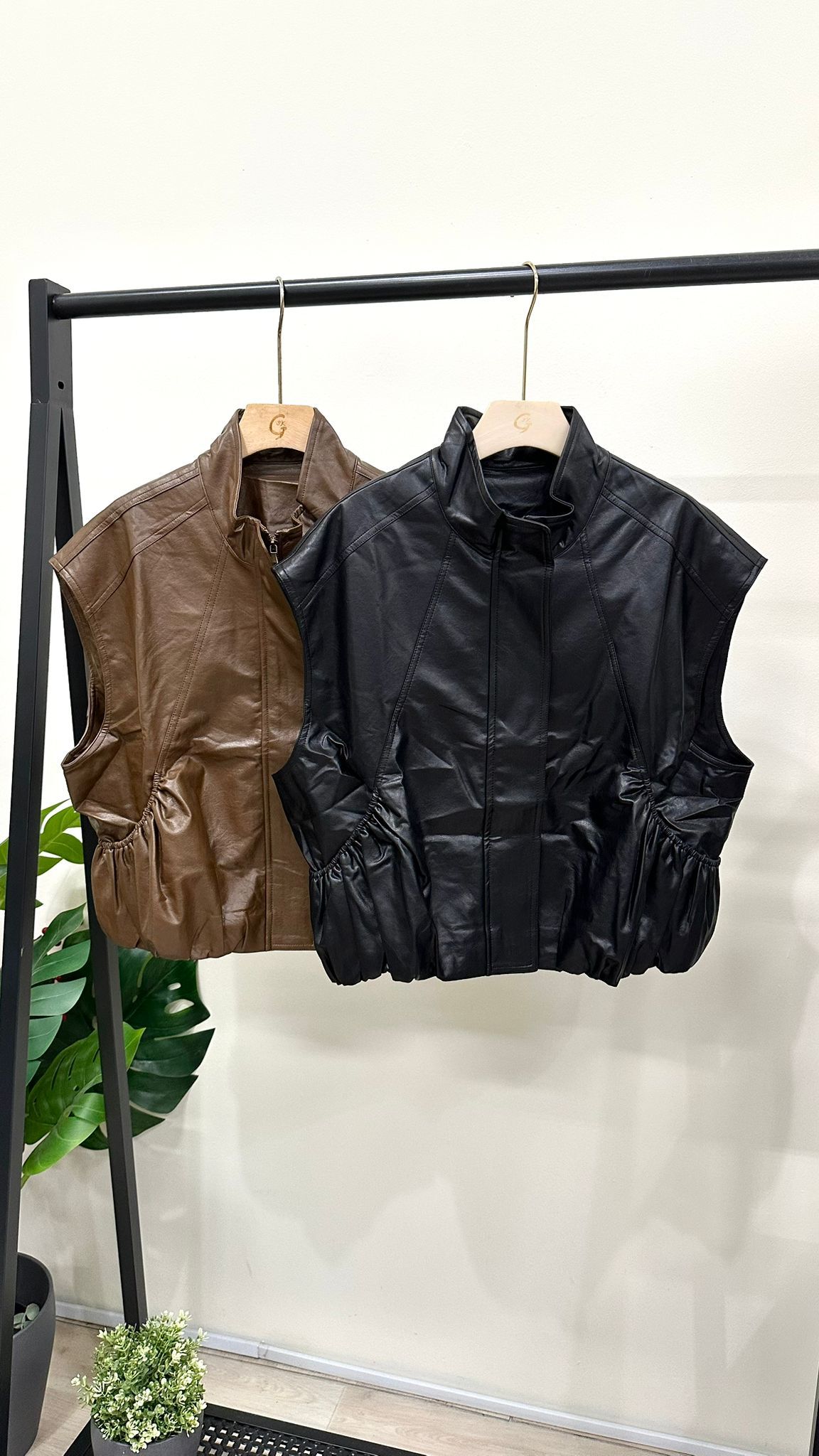 (D110)Leather Vest