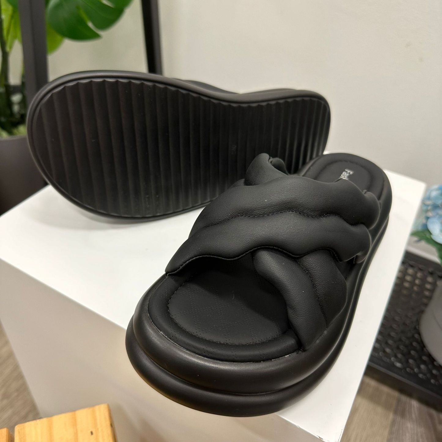 (D130)Shoe