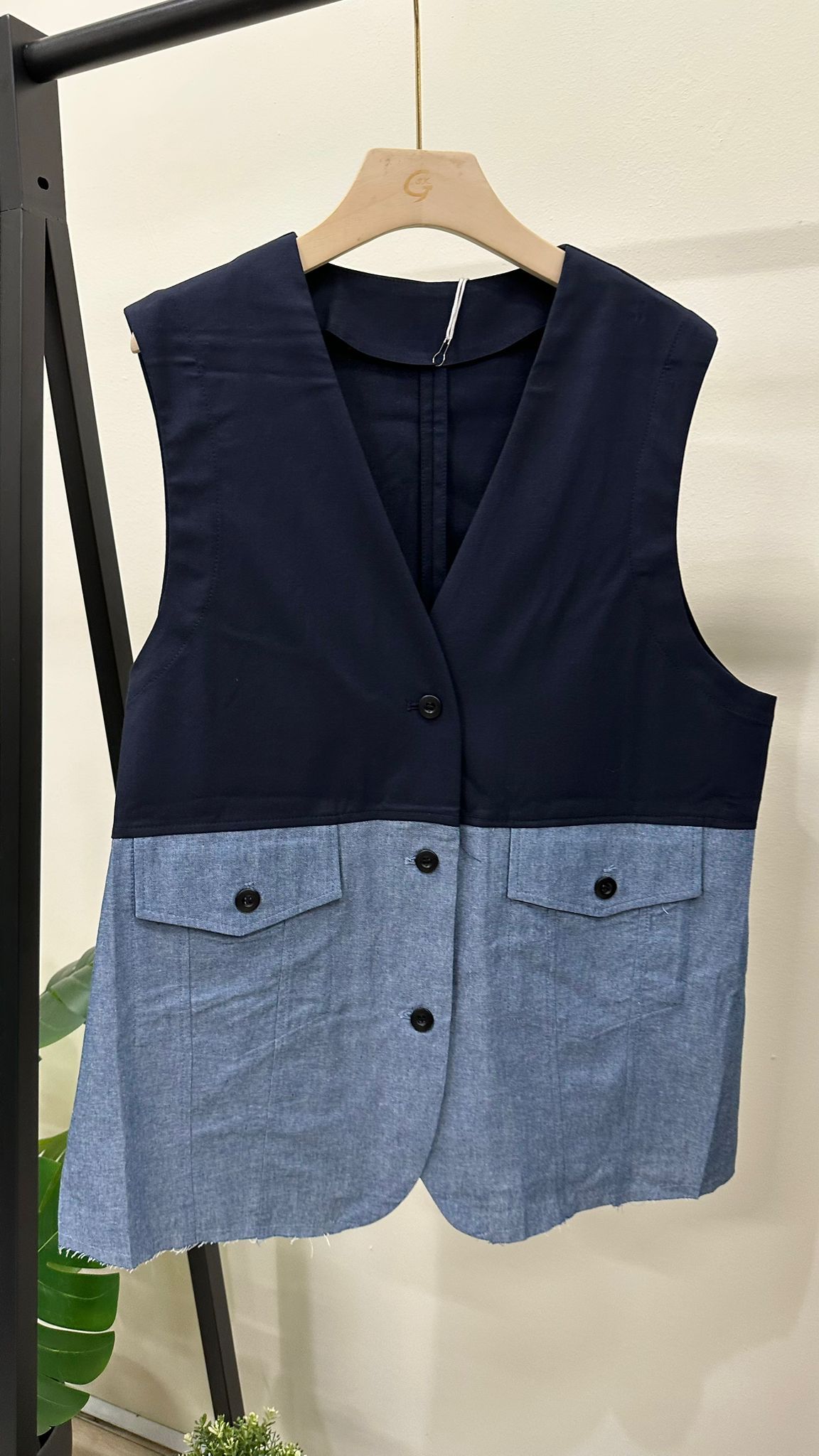 (D131)Vest