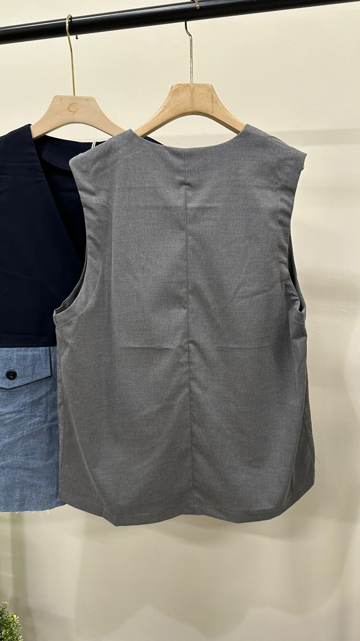 (D131)Vest