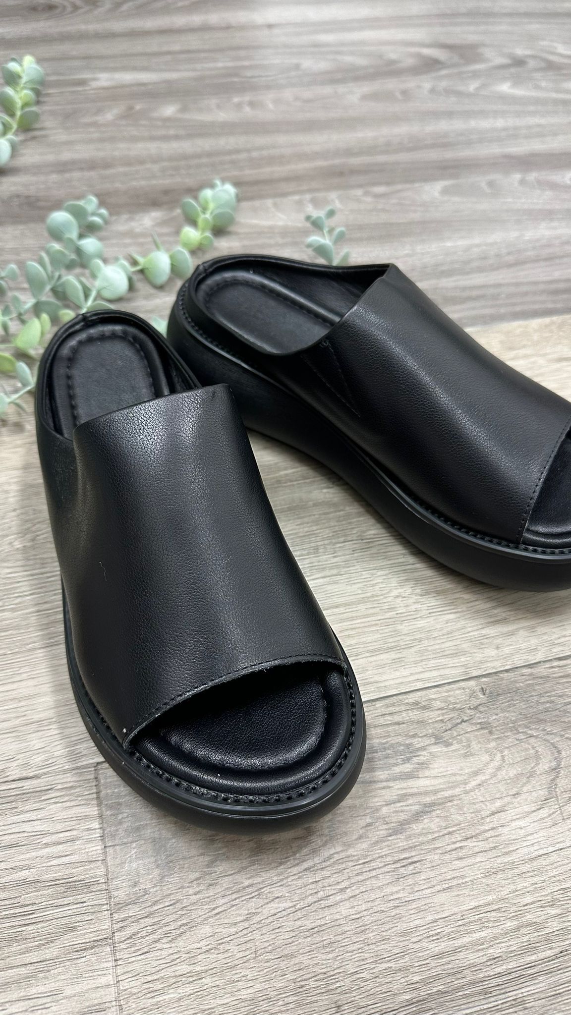 (D134)Shoe