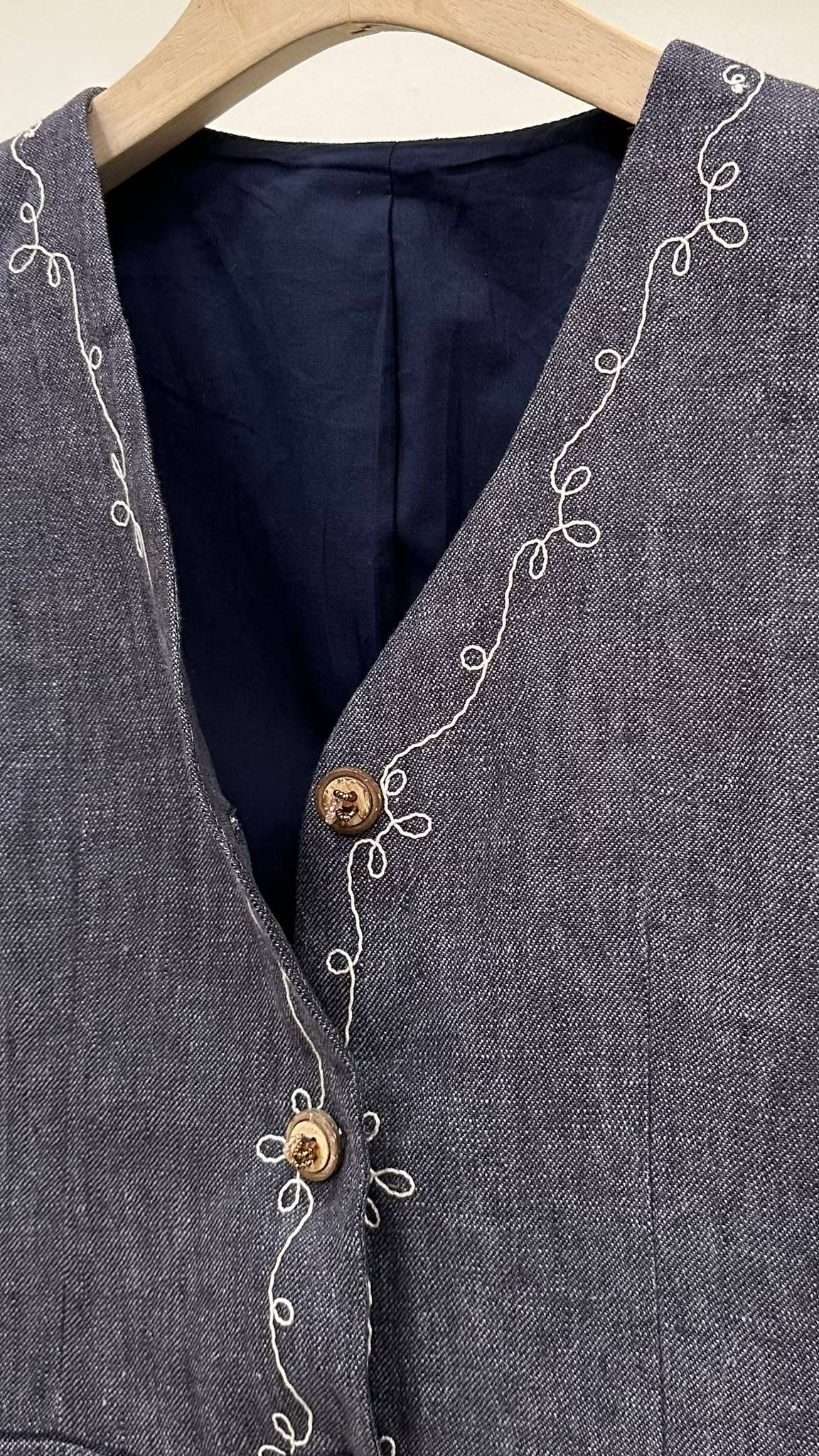 (D136)Vest