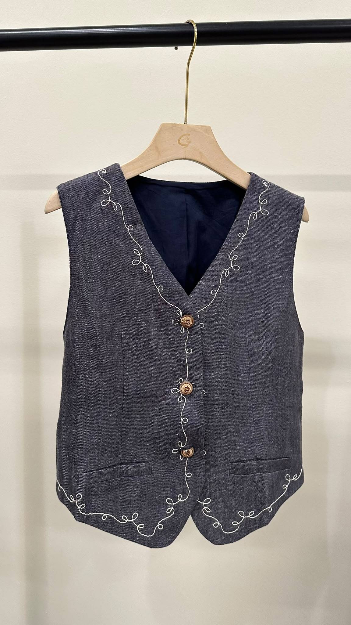 (D136)Vest