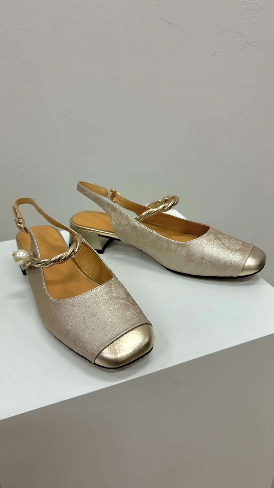 (D139)Shoe