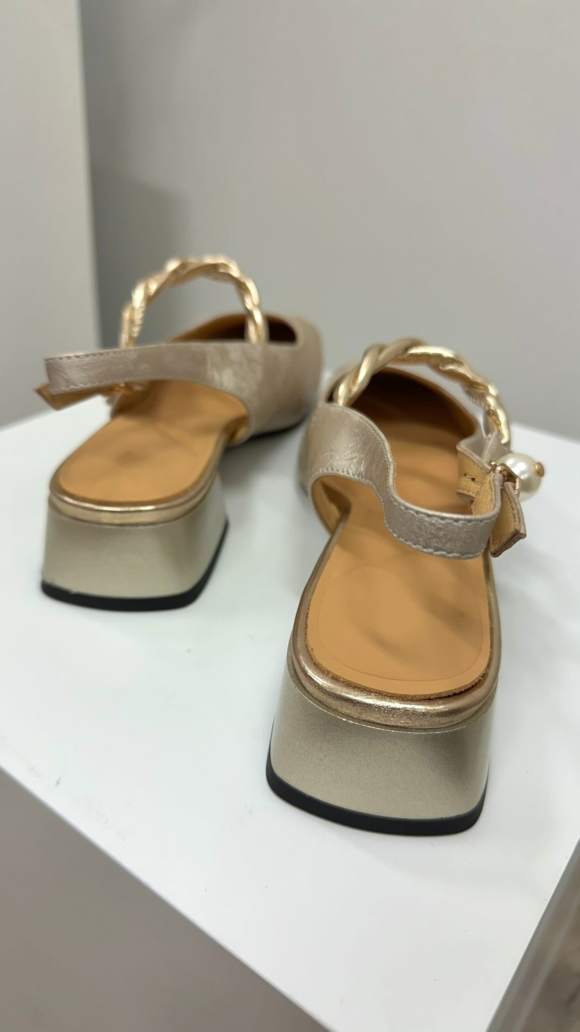 (D139)Shoe