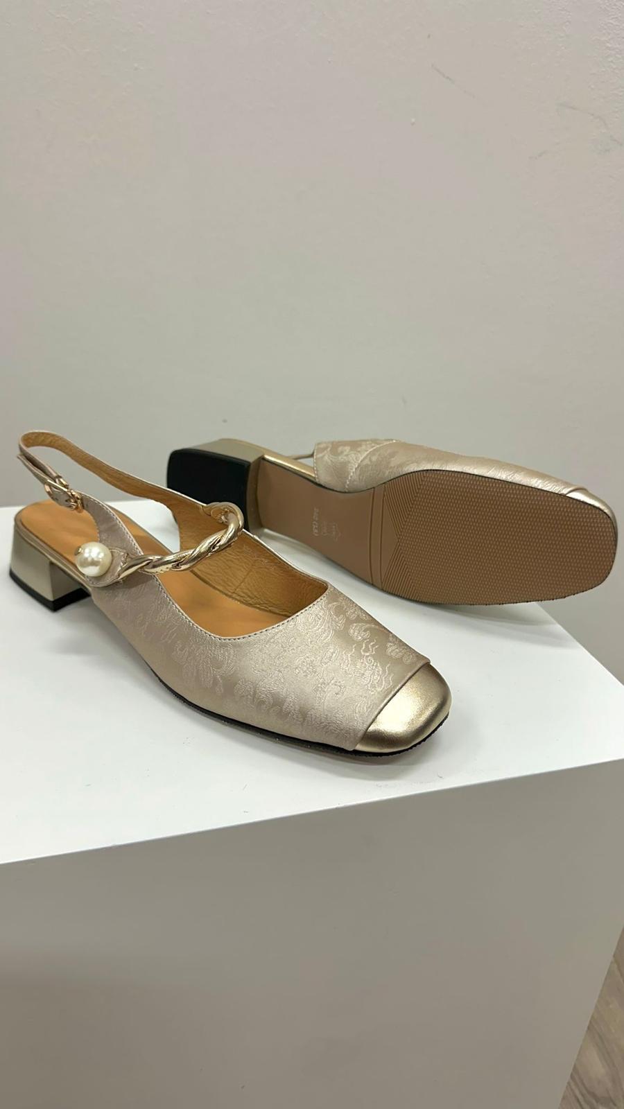 (D139)Shoe