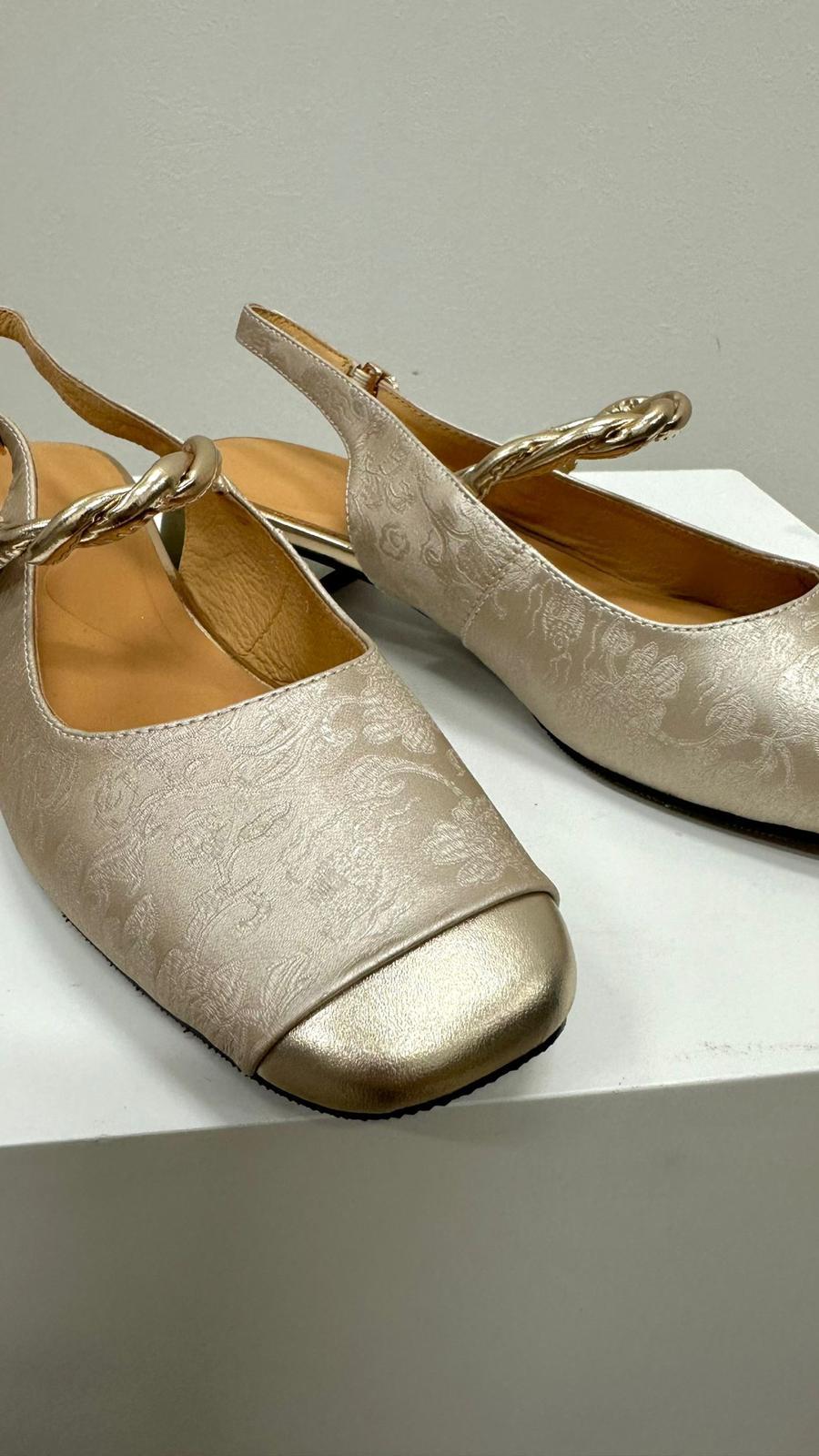 (D139)Shoe