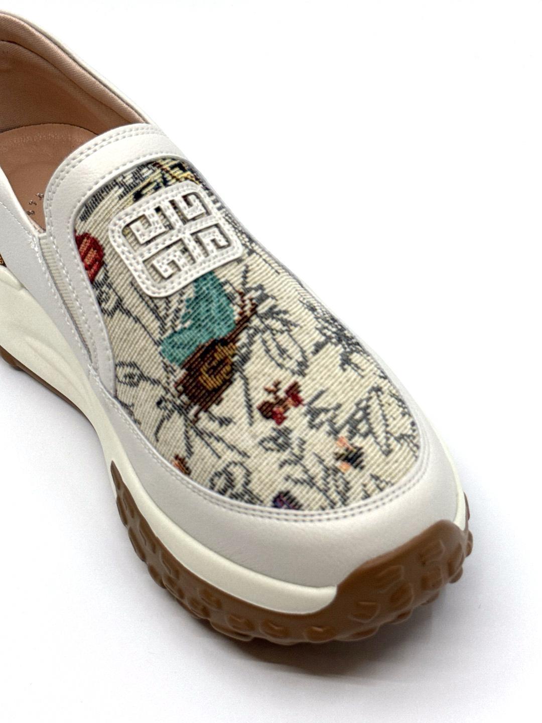 (D210)GSK Fashion Style Shoe