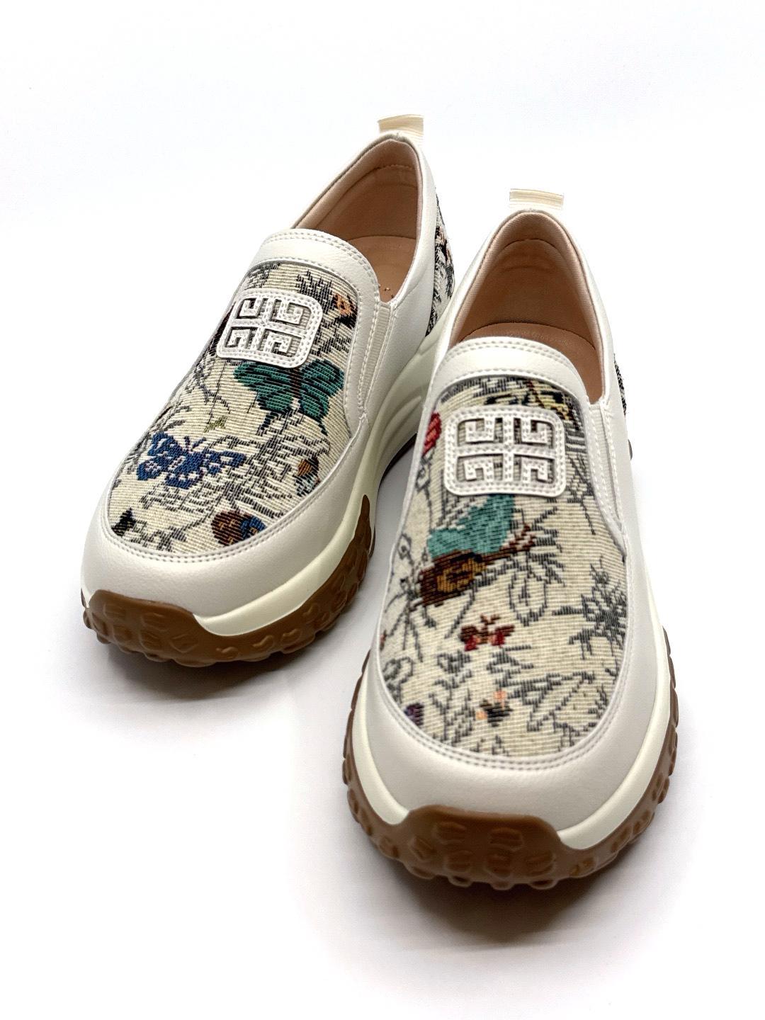 (D210)GSK Fashion Style Shoe
