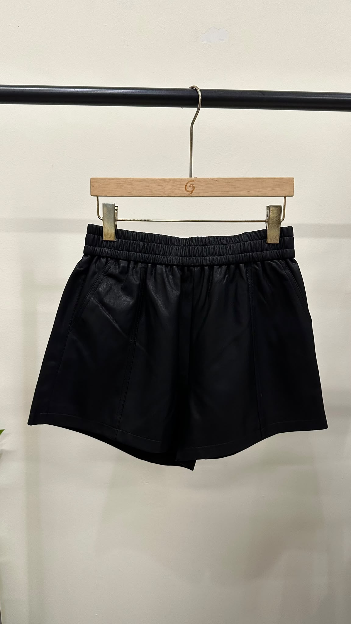 (D2525)Leather Shorts