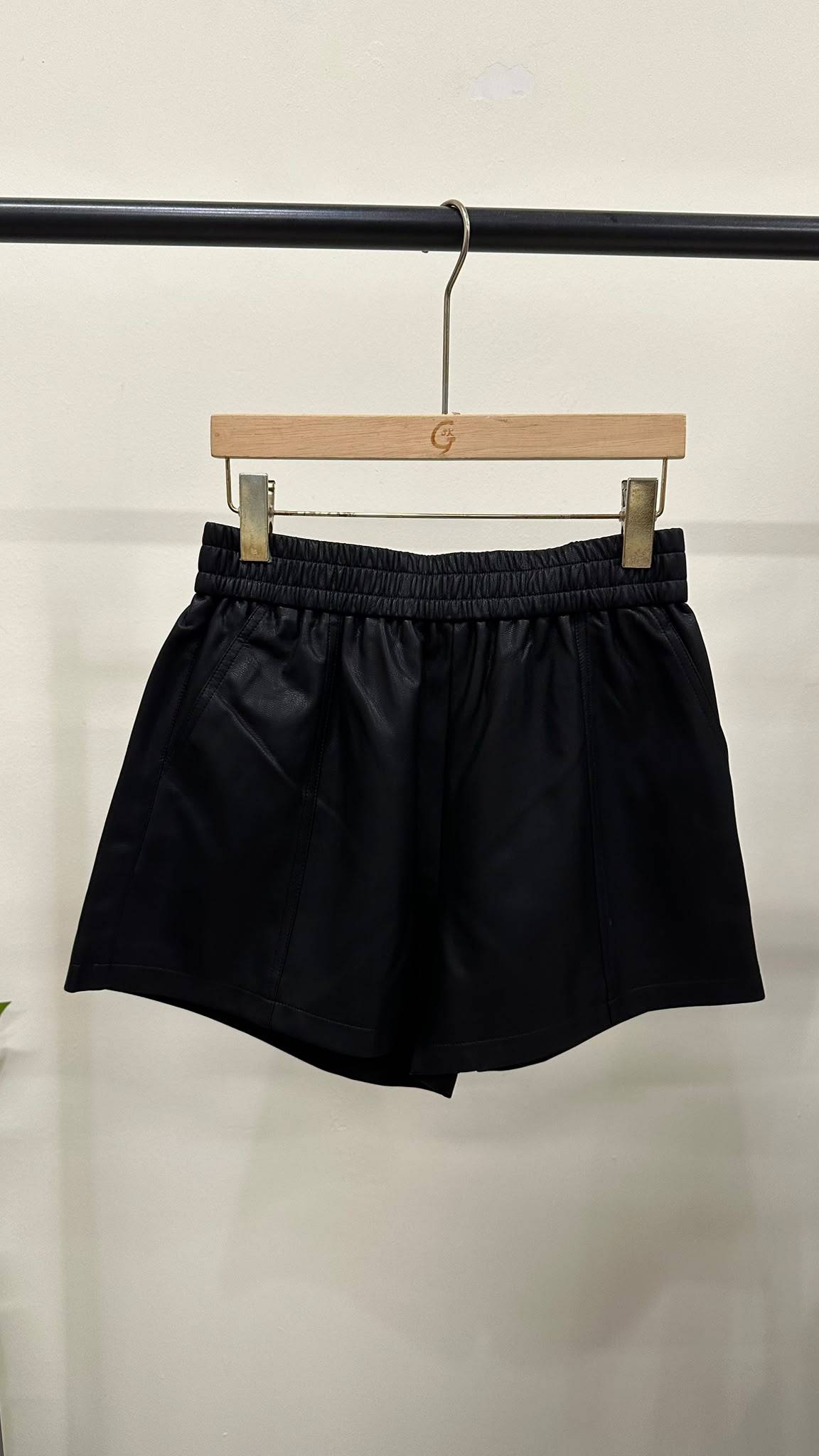 (D2525)Leather Shorts