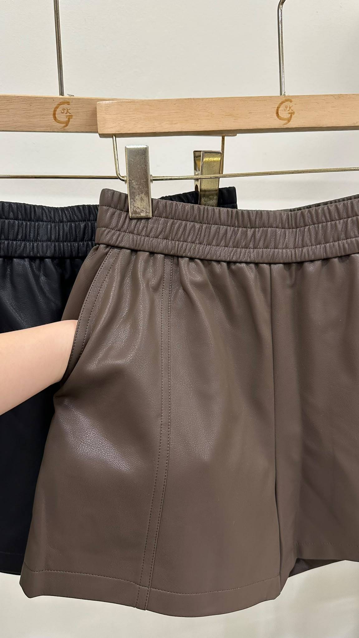 (D2525)Leather Shorts