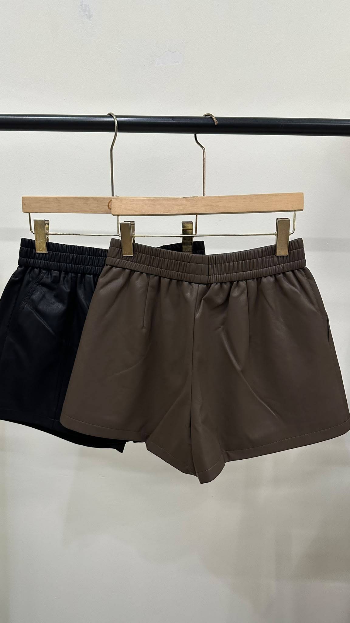 (D2525)Leather Shorts