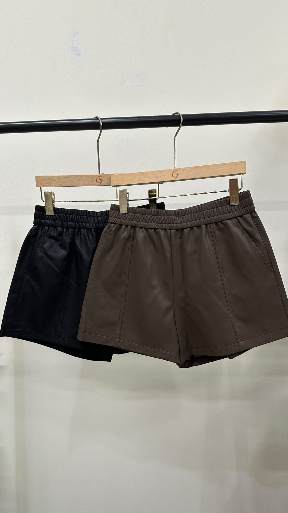 (D2525)Leather Shorts