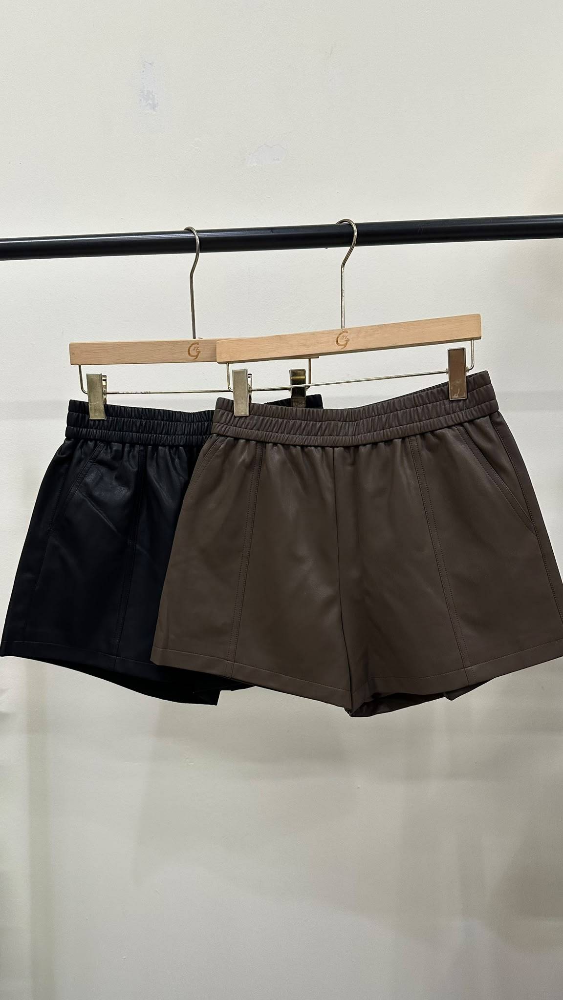 (D2525)Leather Shorts