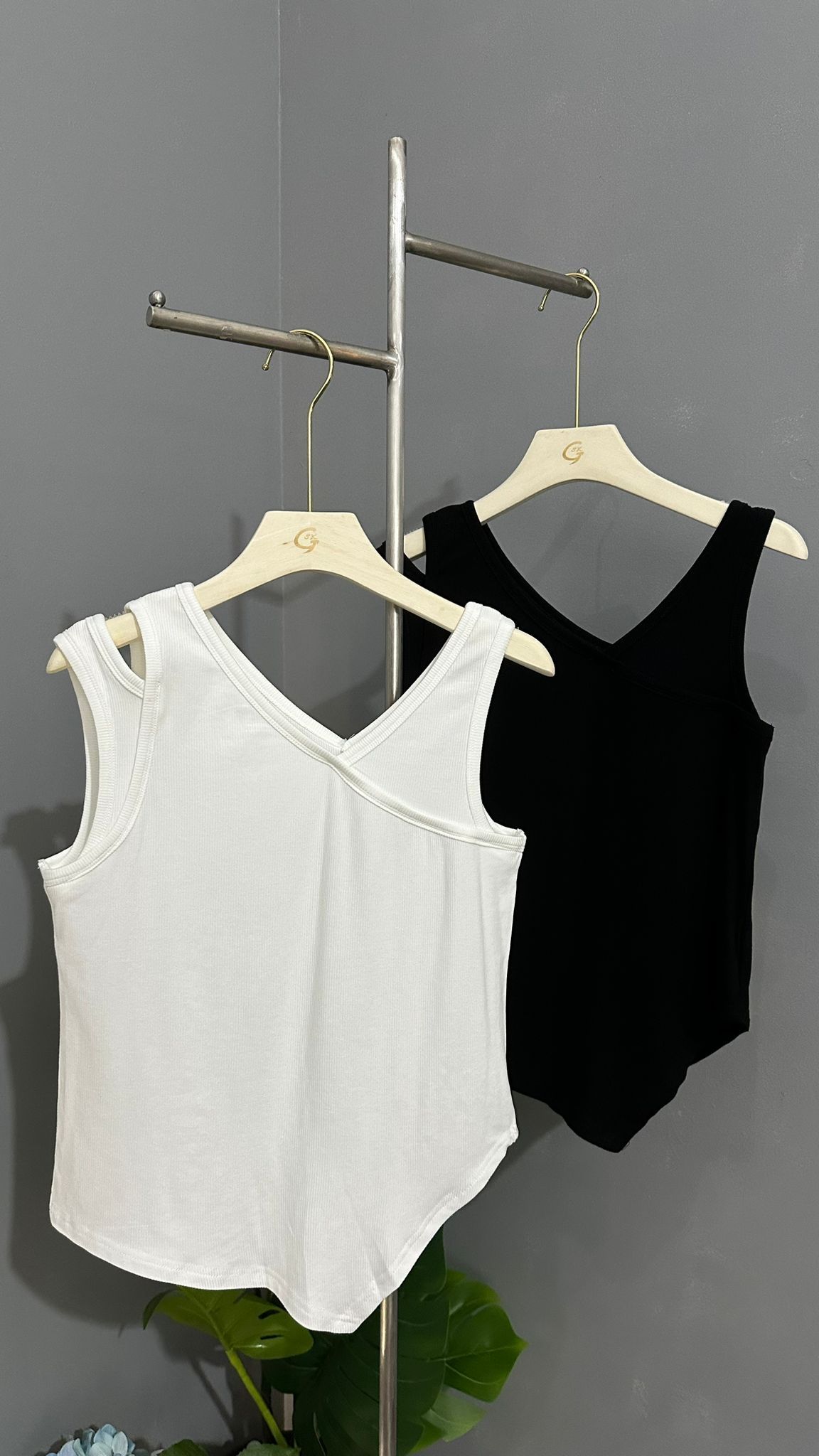 *STAR BUY* (D2915)Tank Top