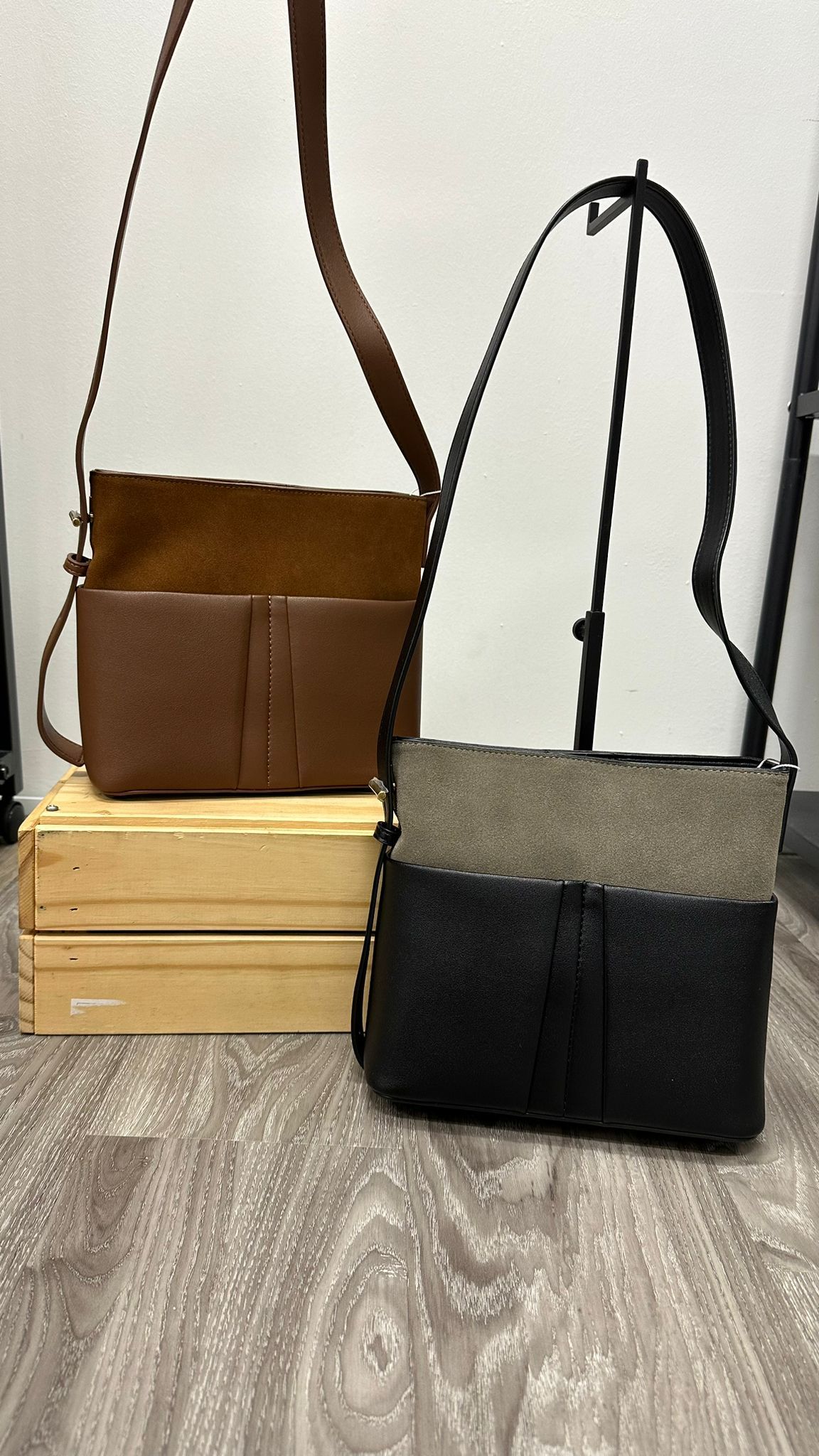 (D307)Leather Bag