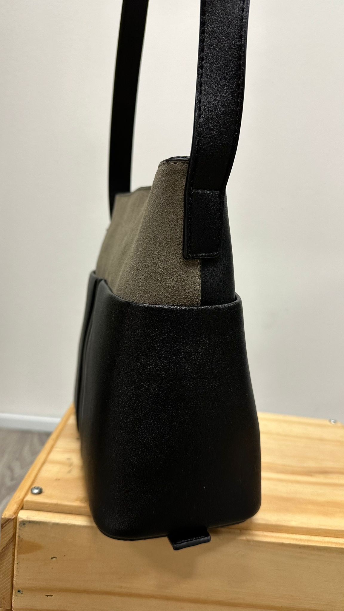 (D307)Leather Bag