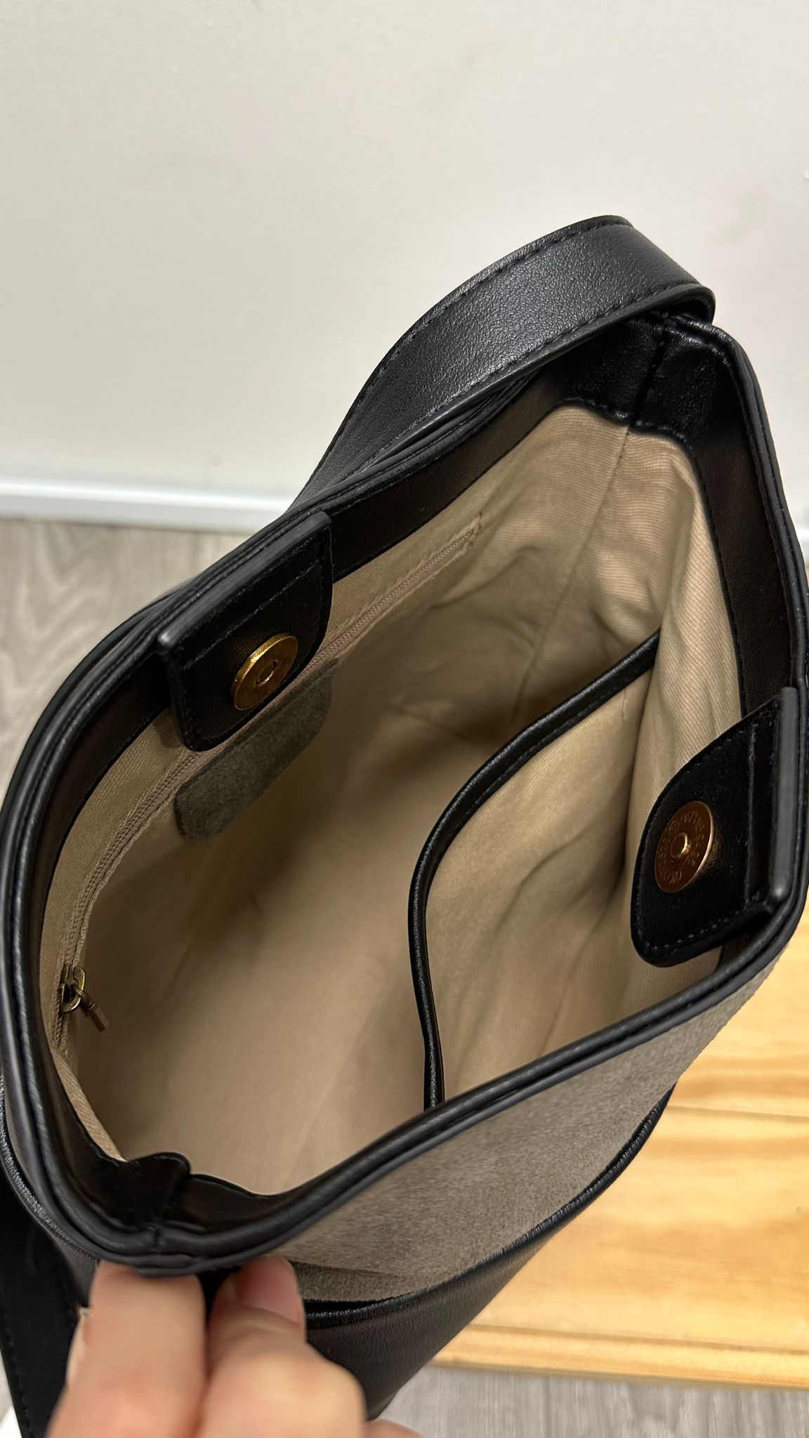 (D307)Leather Bag